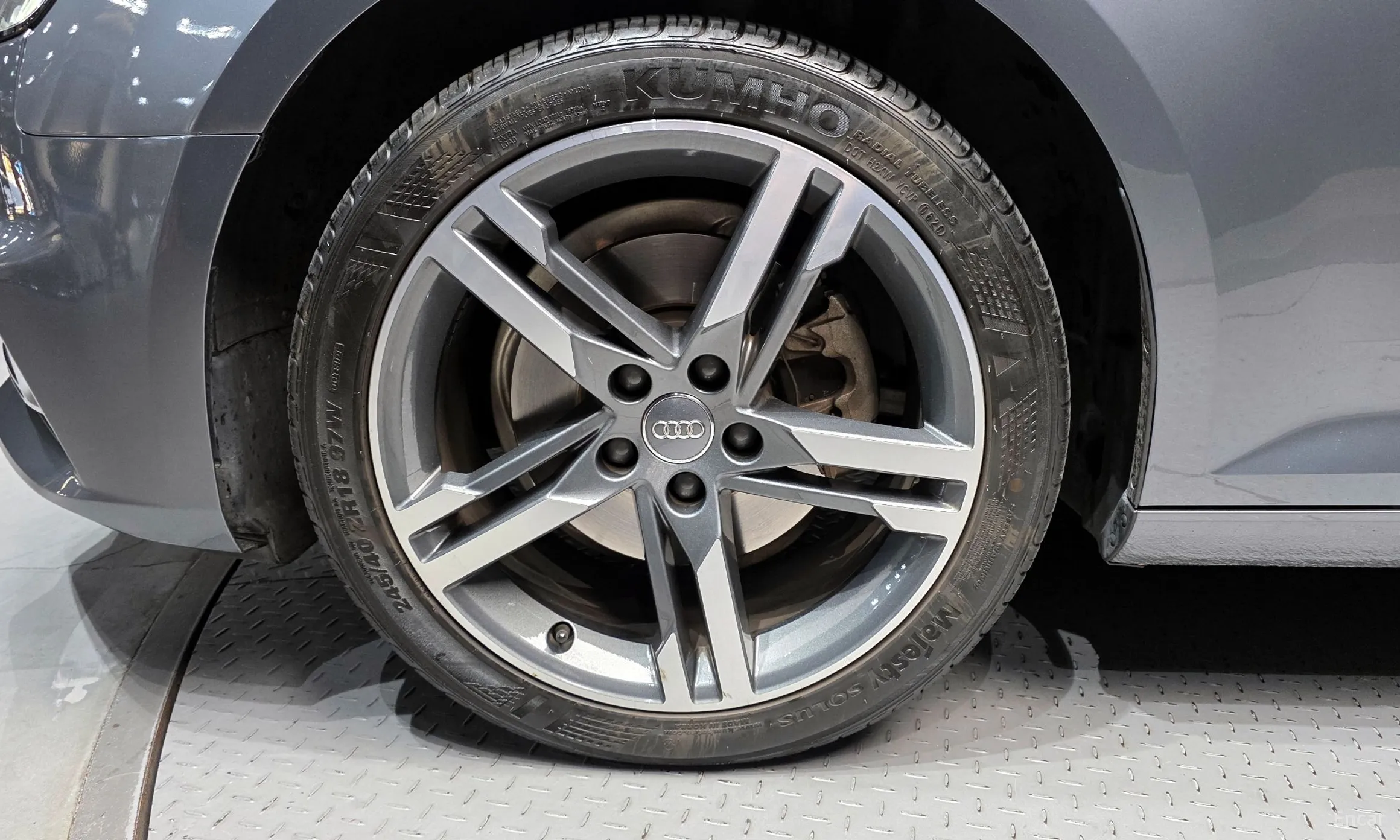 Audi A4 (B9) превью 5