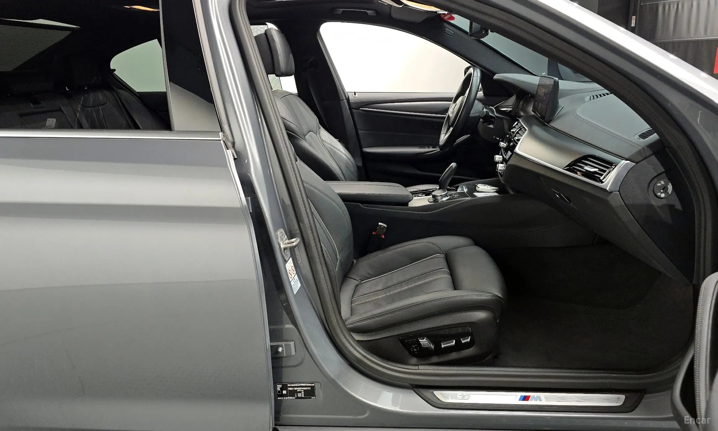 BMW 5 Series (G30) превью 11