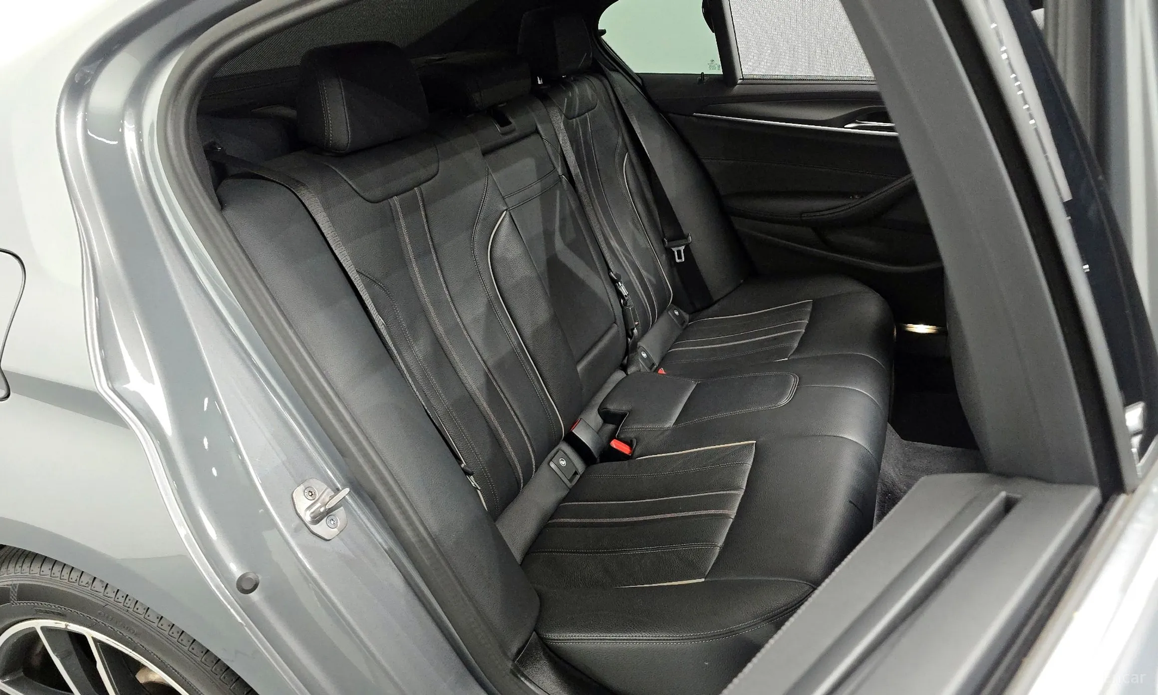 BMW 5 Series (G30) превью 12
