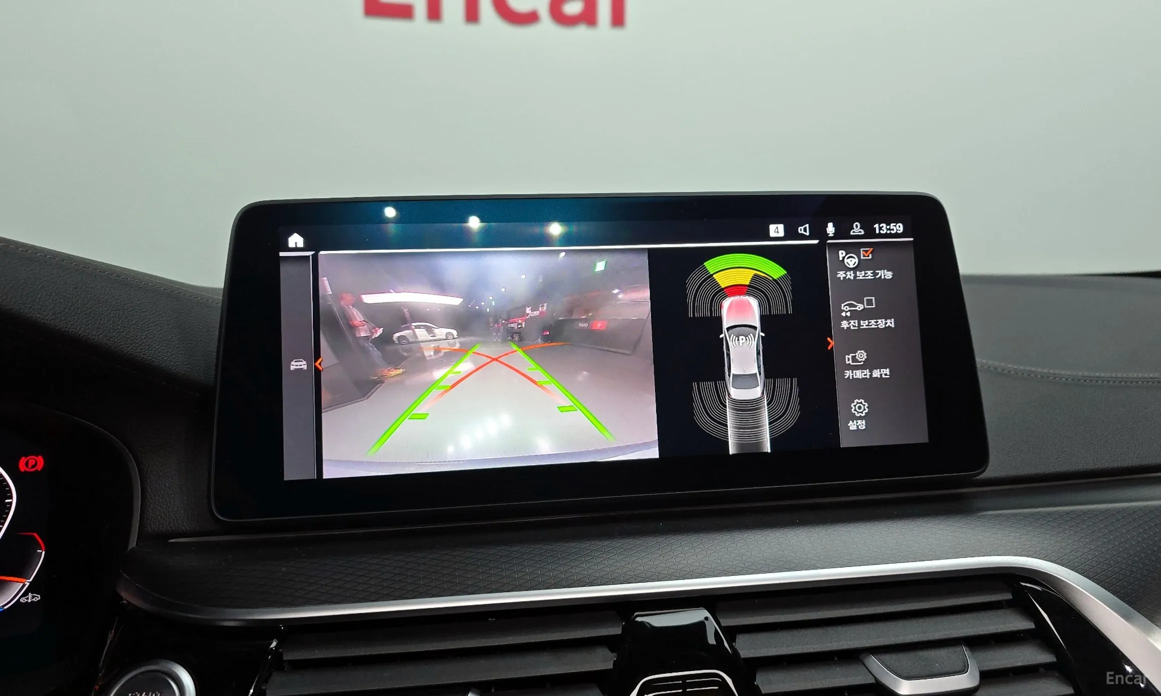 BMW 5 Series (G30) превью 14
