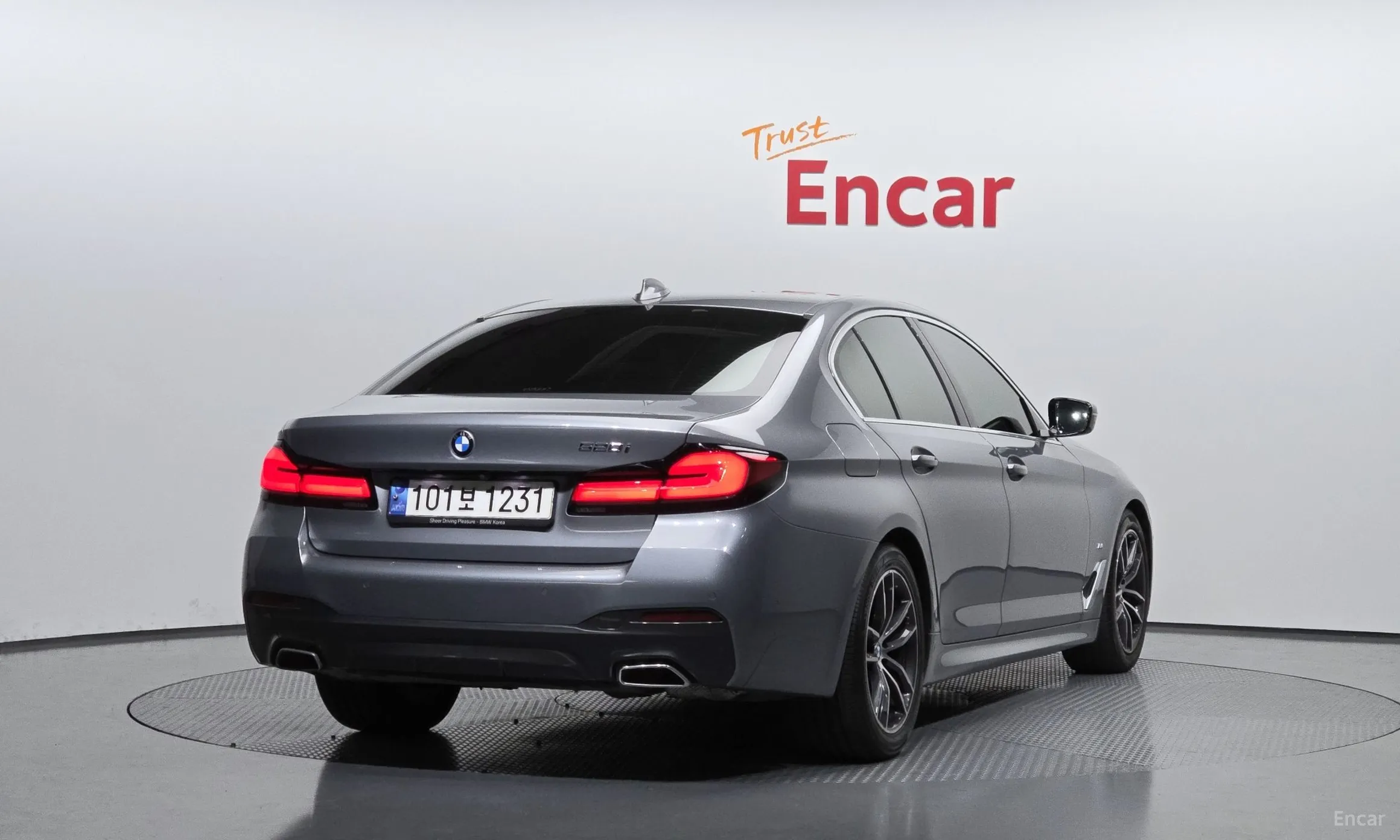 BMW 5 Series (G30) превью 2