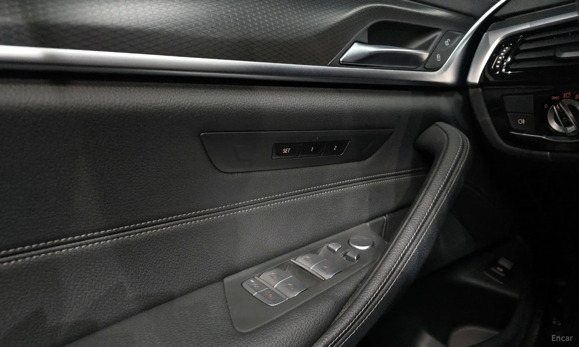 BMW 5 Series (G30) превью 18