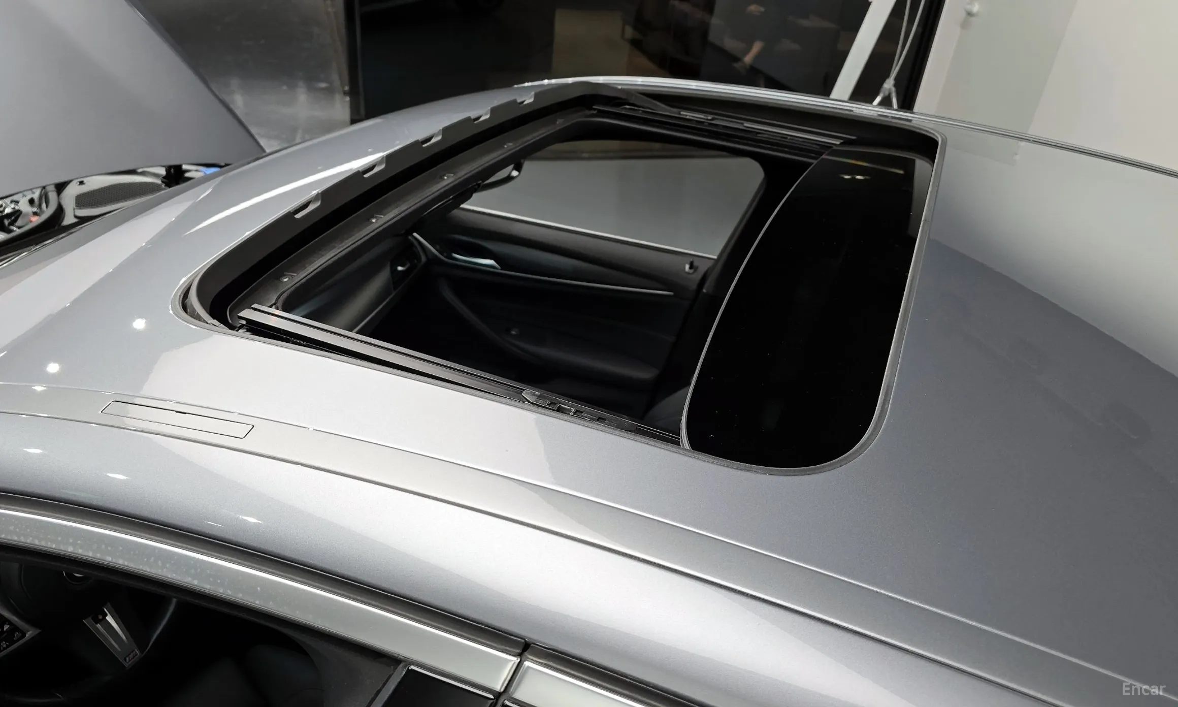 BMW 5 Series (G30) превью 19