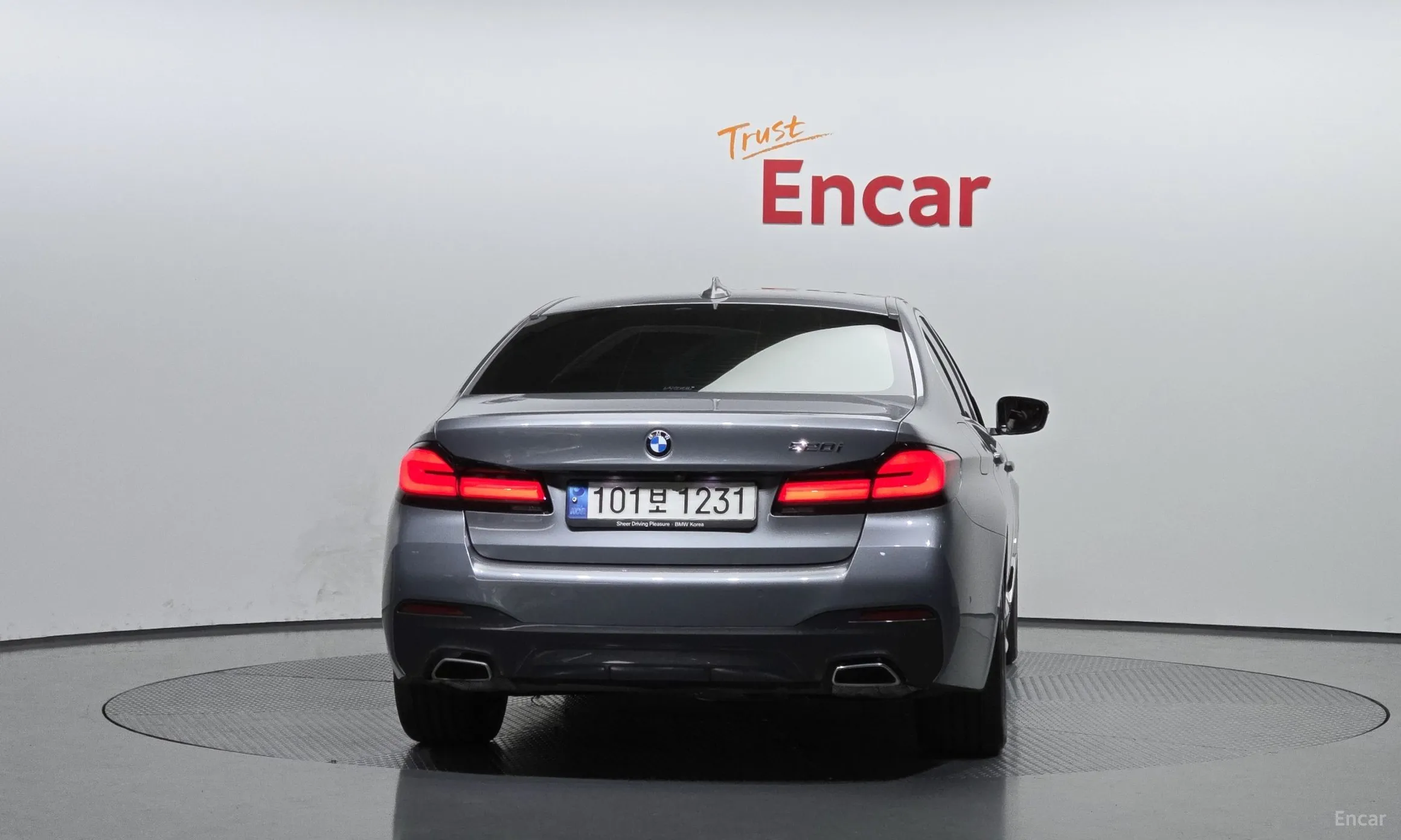 BMW 5 Series (G30) превью 4