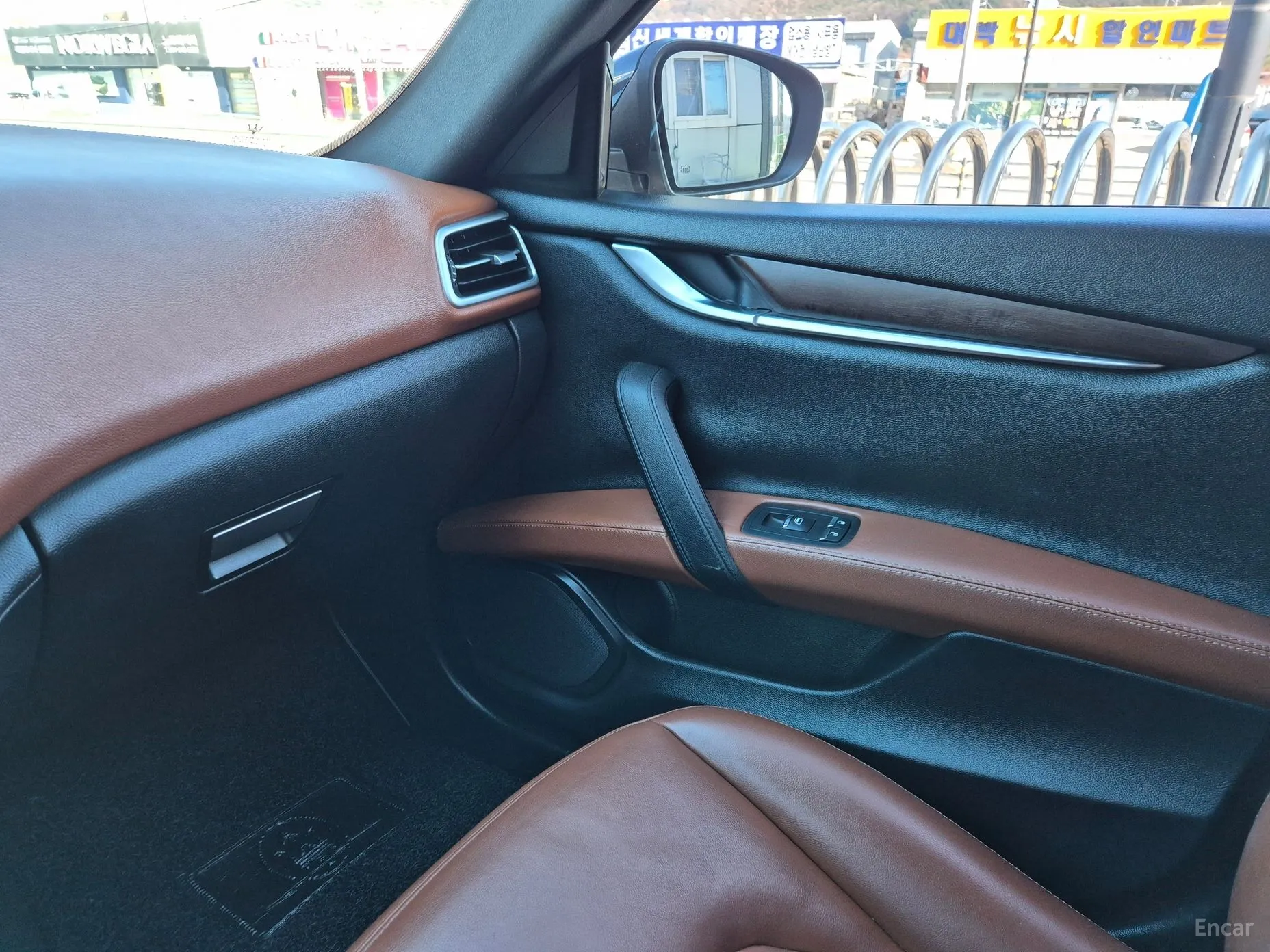 Maserati Ghibli превью 11