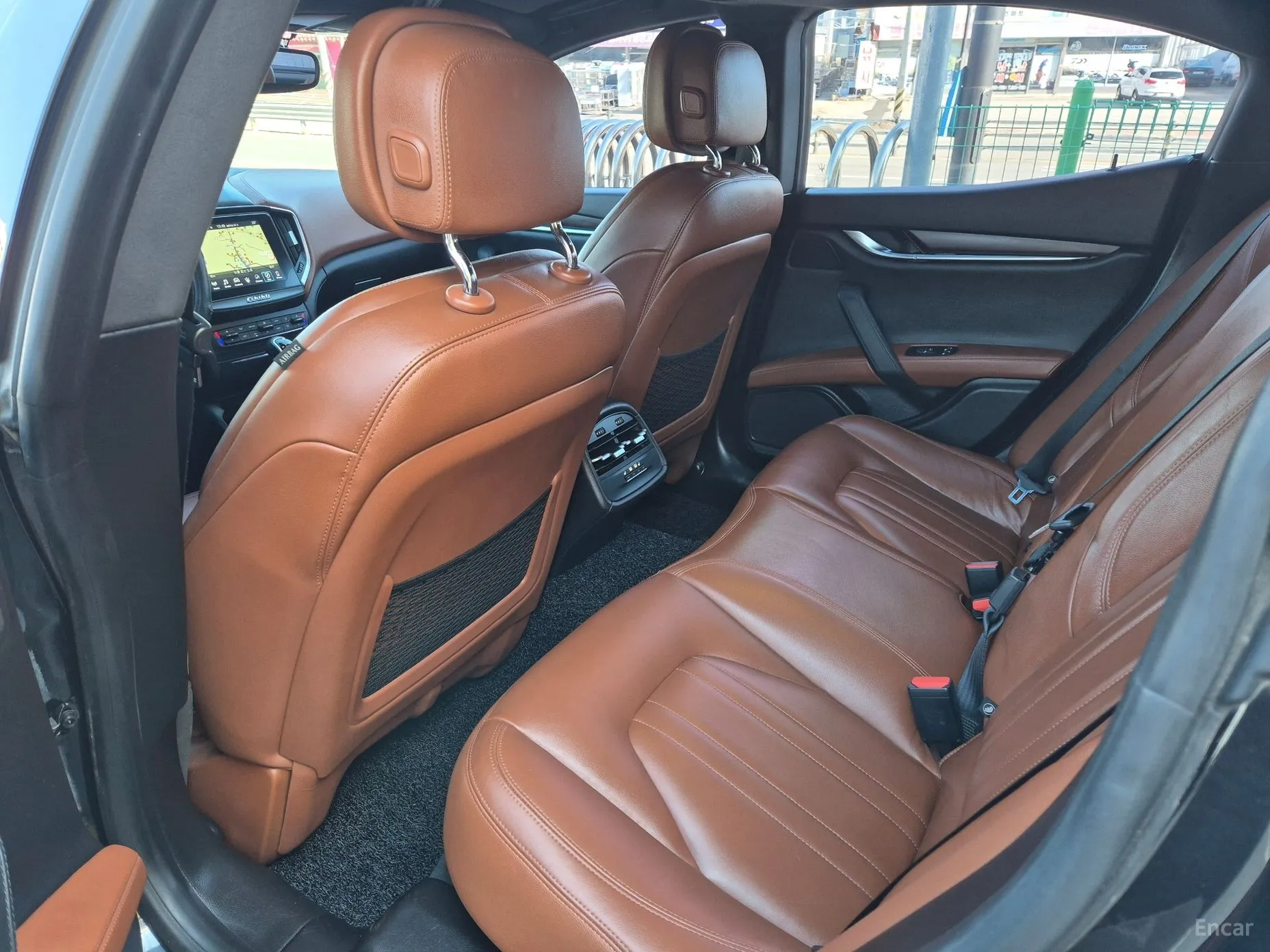 Maserati Ghibli превью 16