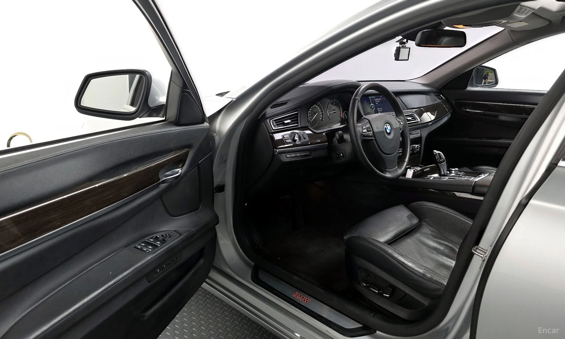 BMW 7 Series (F01) превью 10