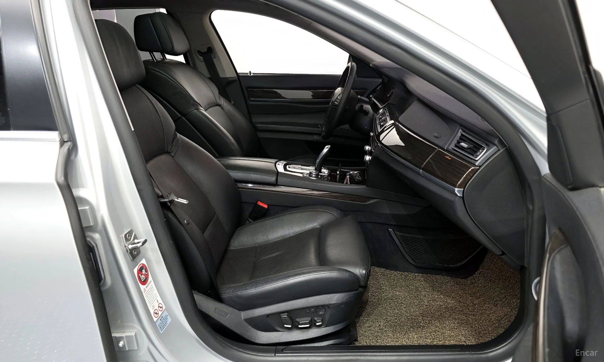 BMW 7 Series (F01) превью 11