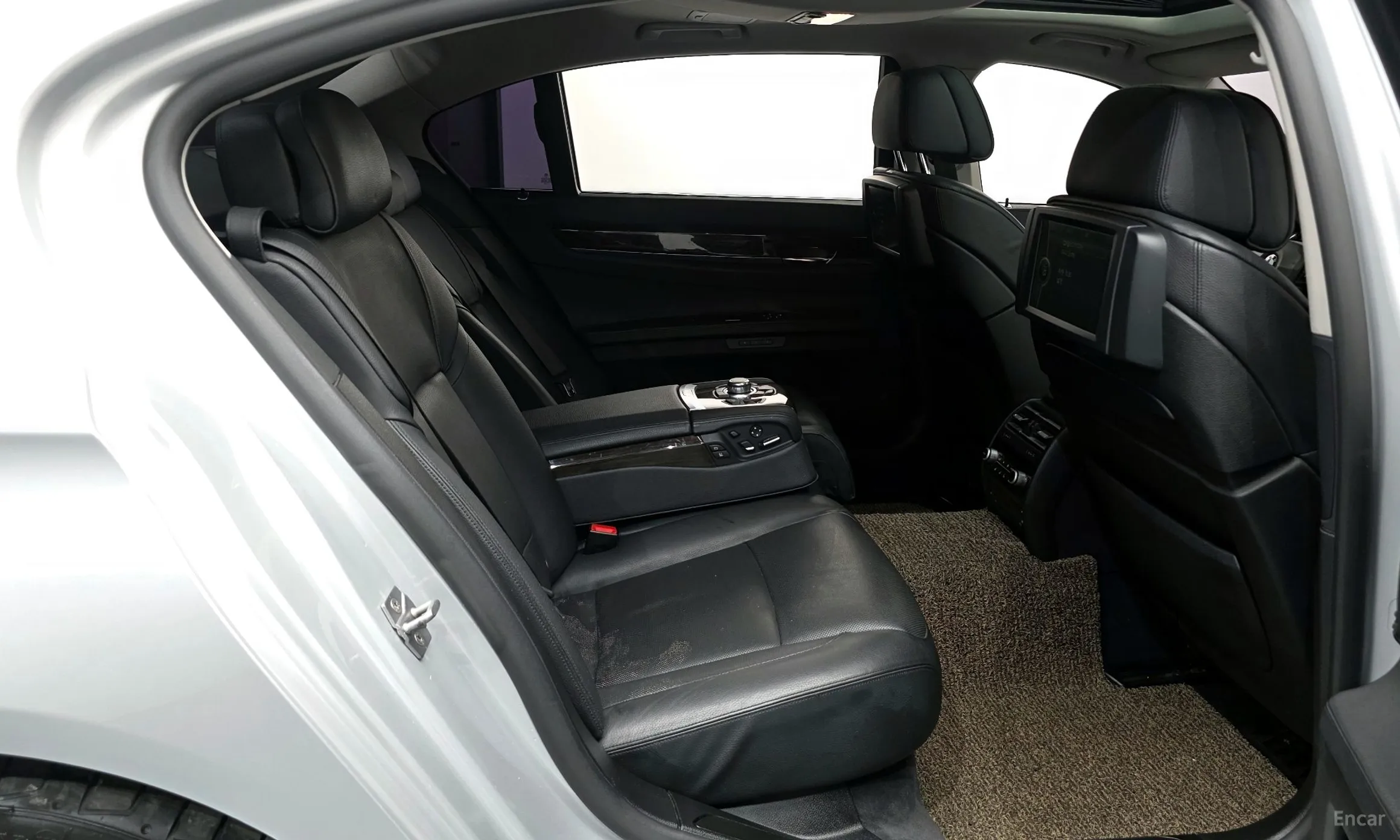 BMW 7 Series (F01) превью 12