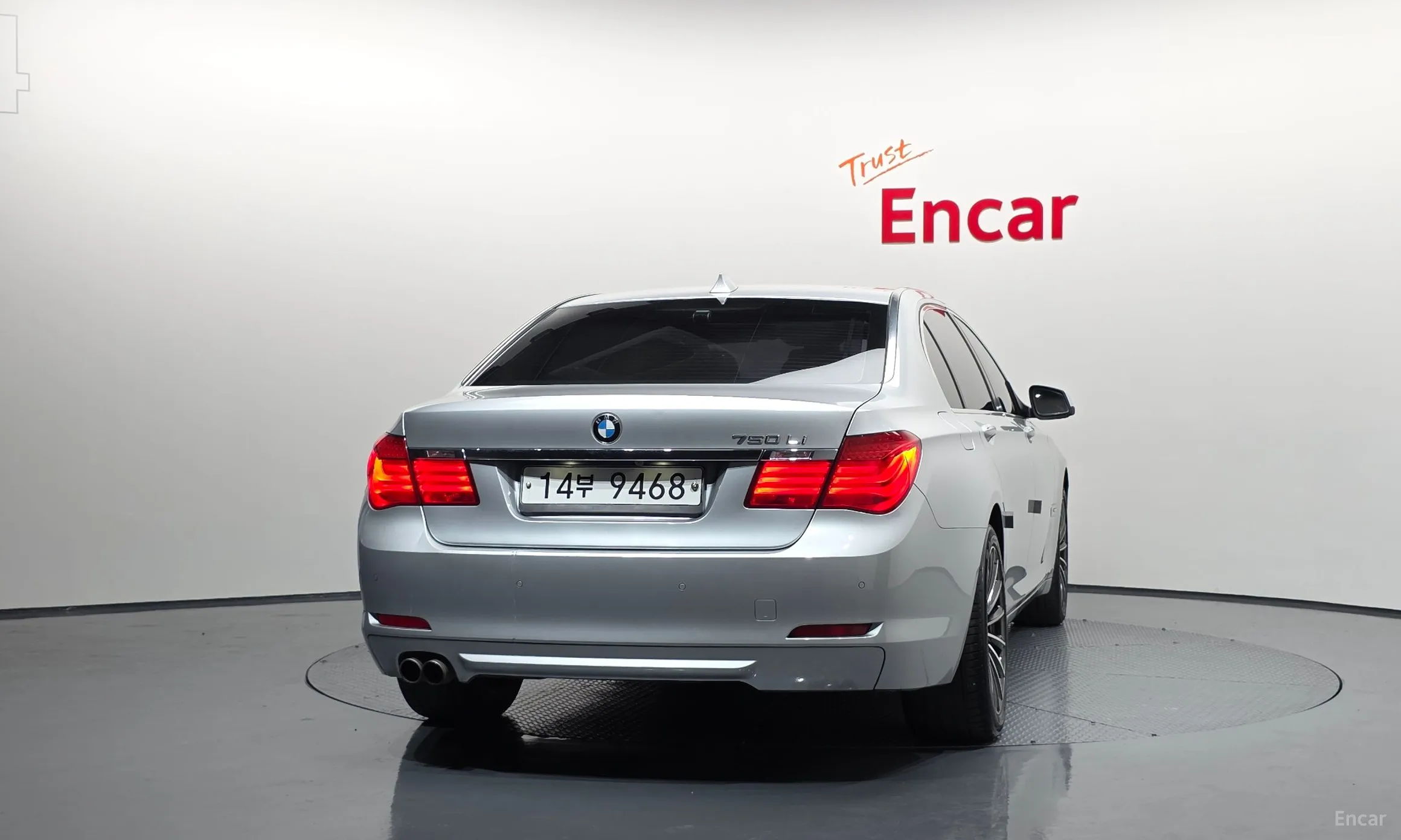 BMW 7 Series (F01) превью 4