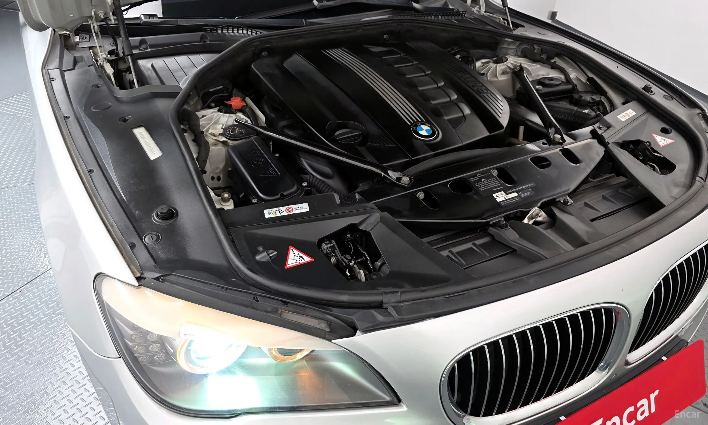BMW 7 Series (F01) превью 6