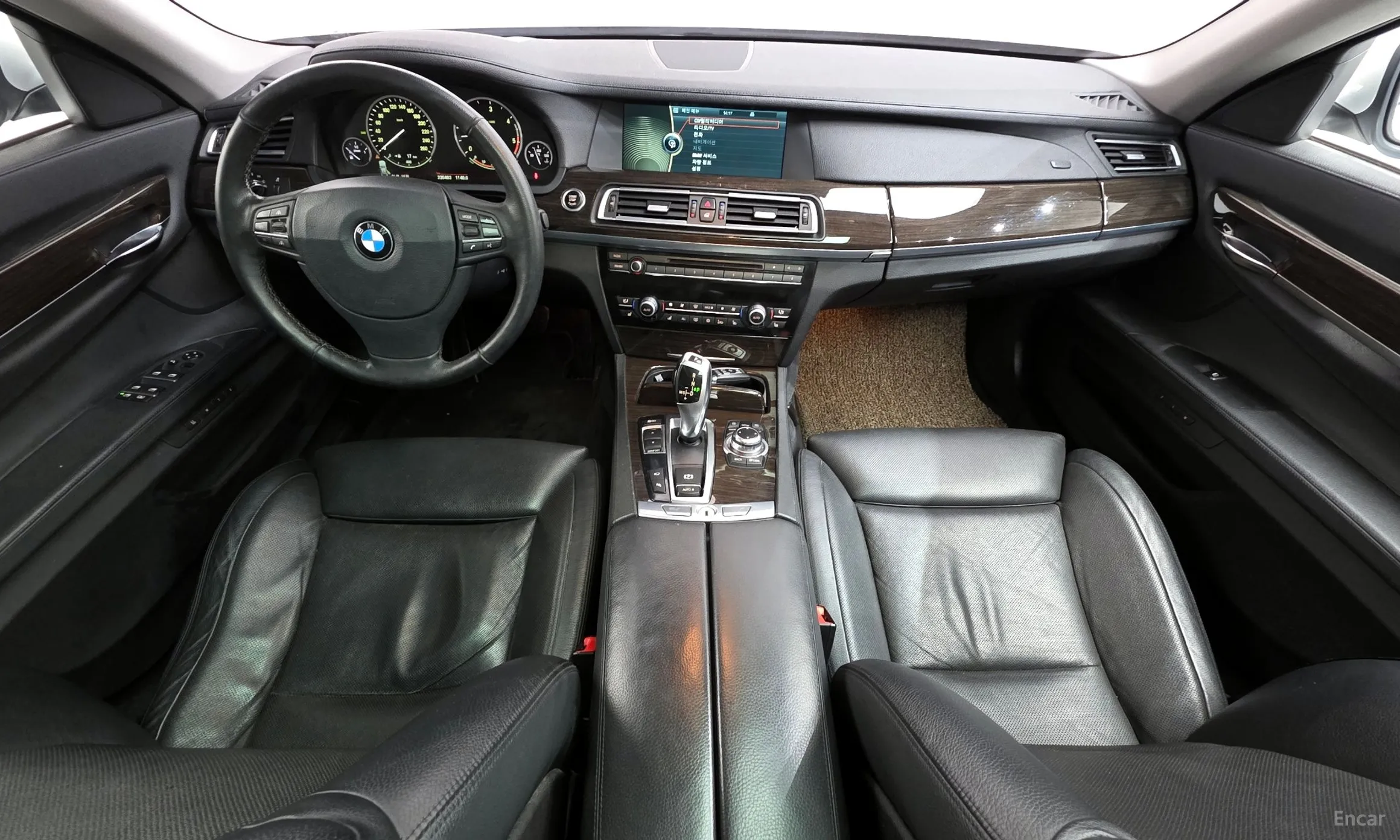 BMW 7 Series (F01) превью 7