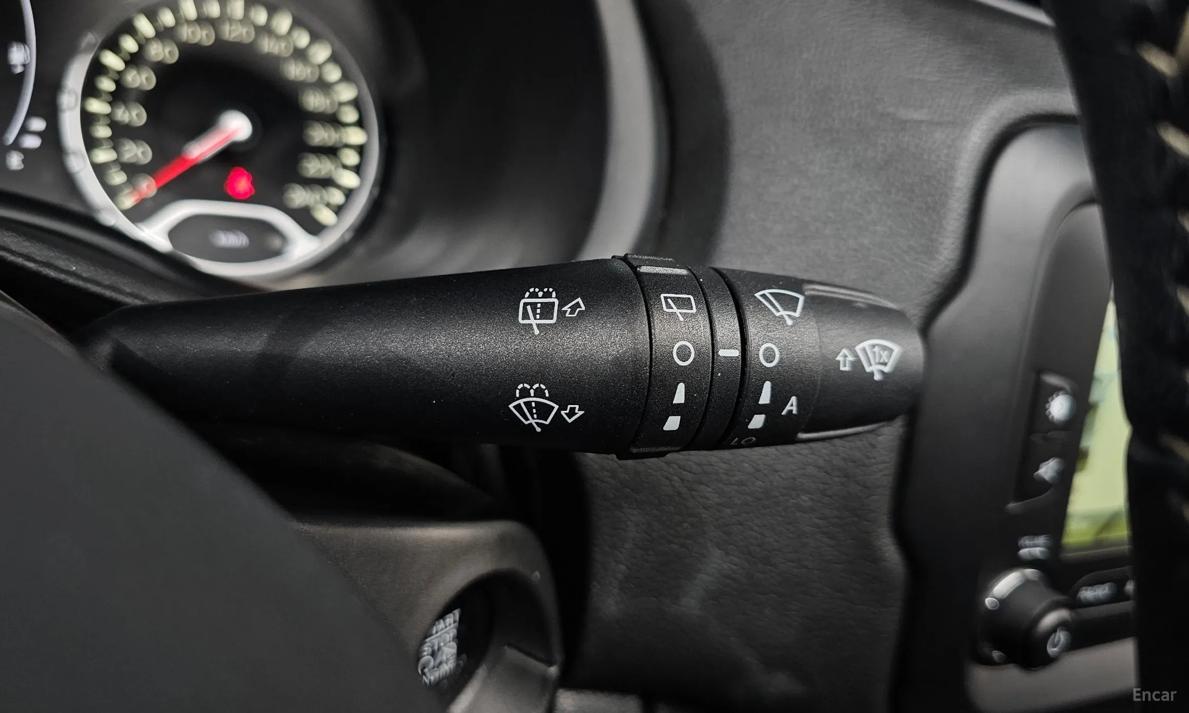 Jeep Renegade превью 12