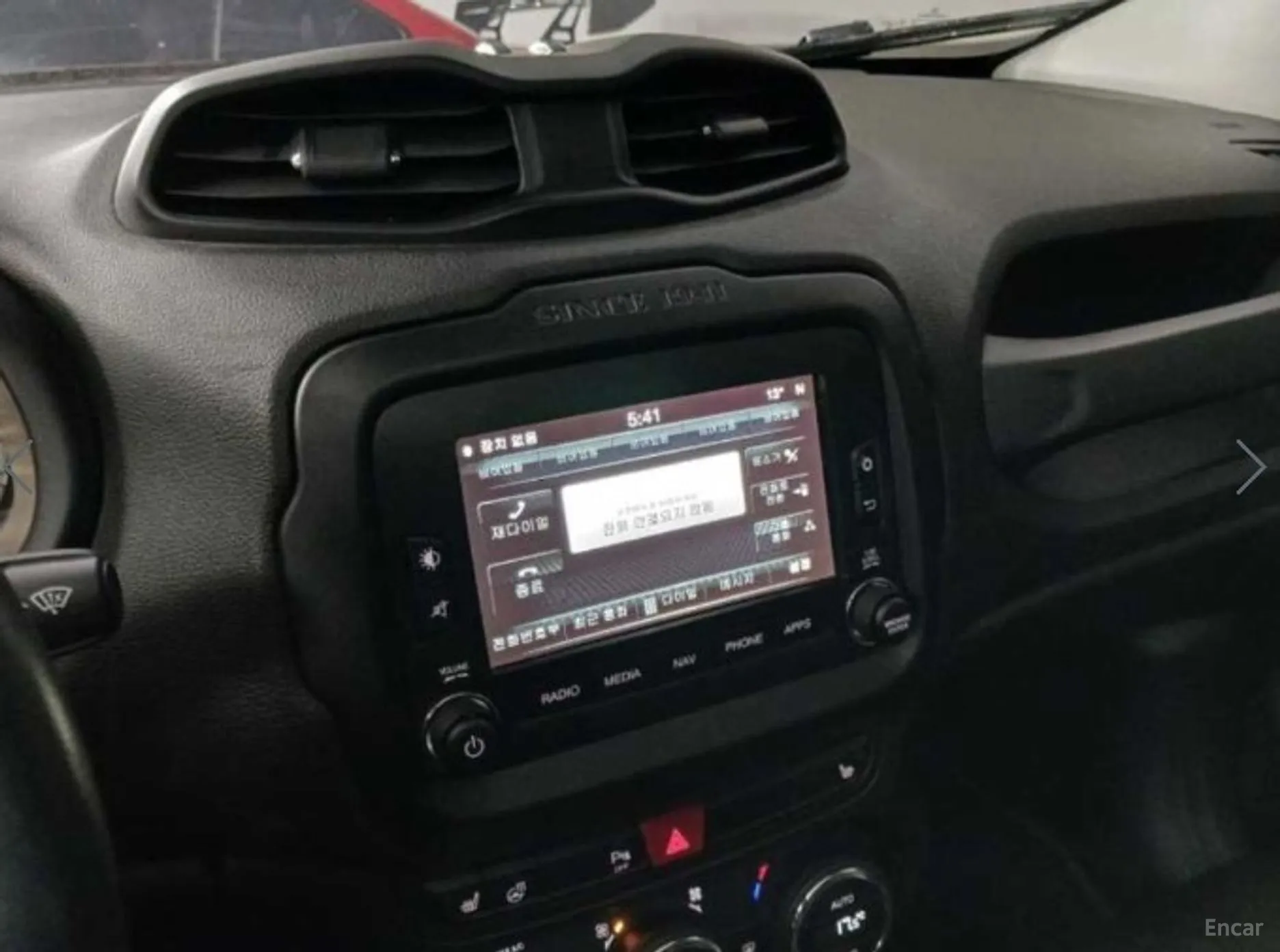 Jeep Renegade превью 13