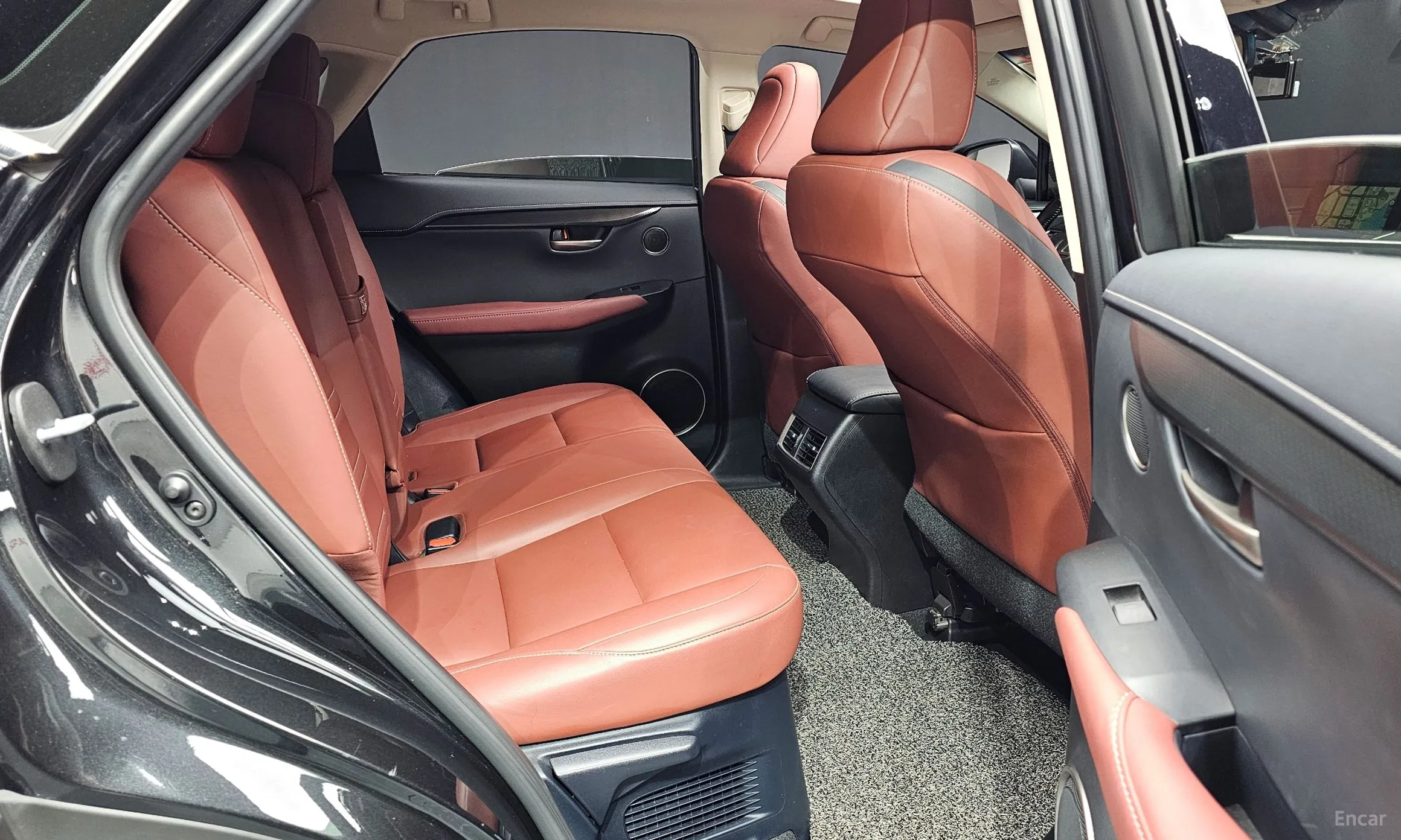 Lexus NX300h превью 12