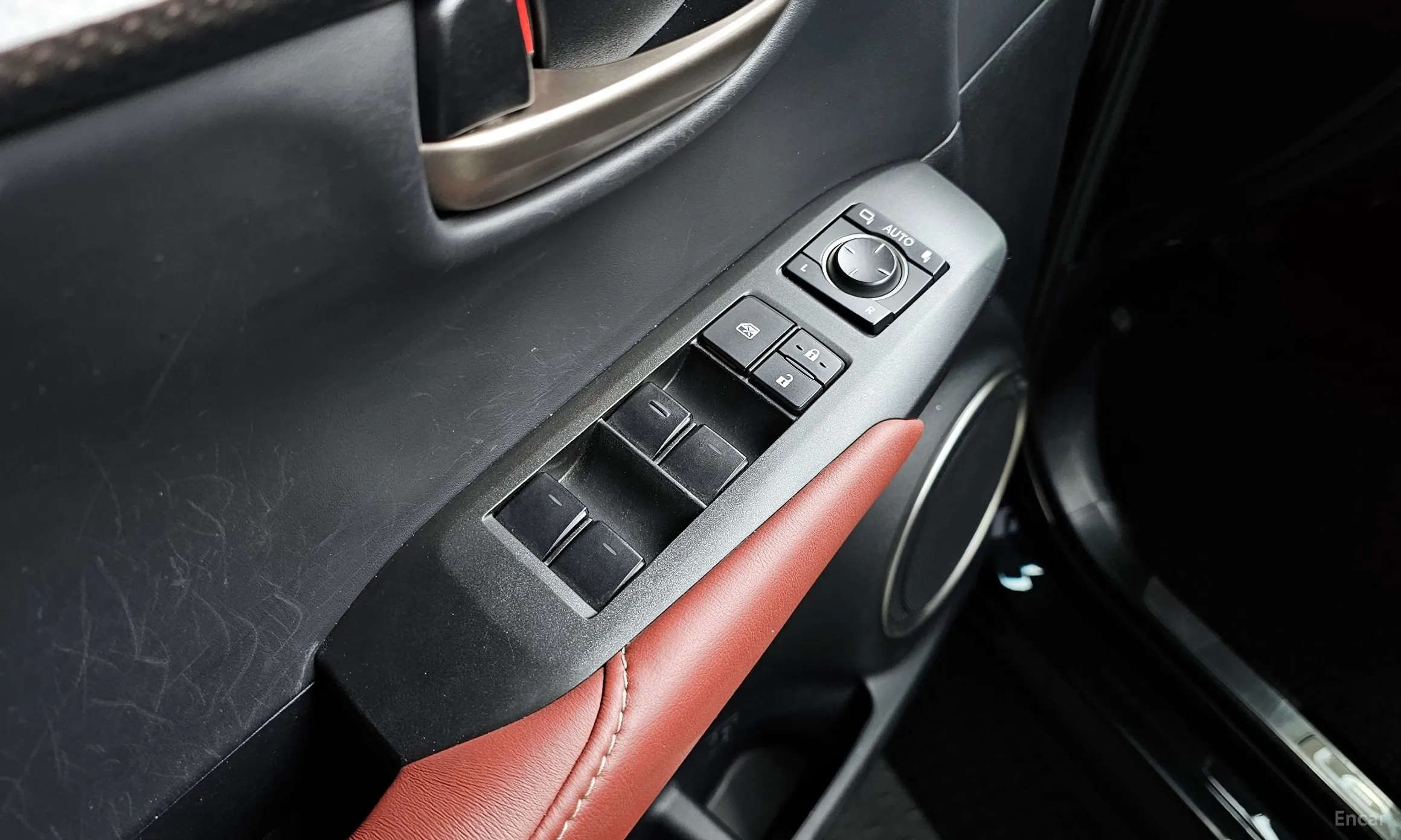 Lexus NX300h превью 13