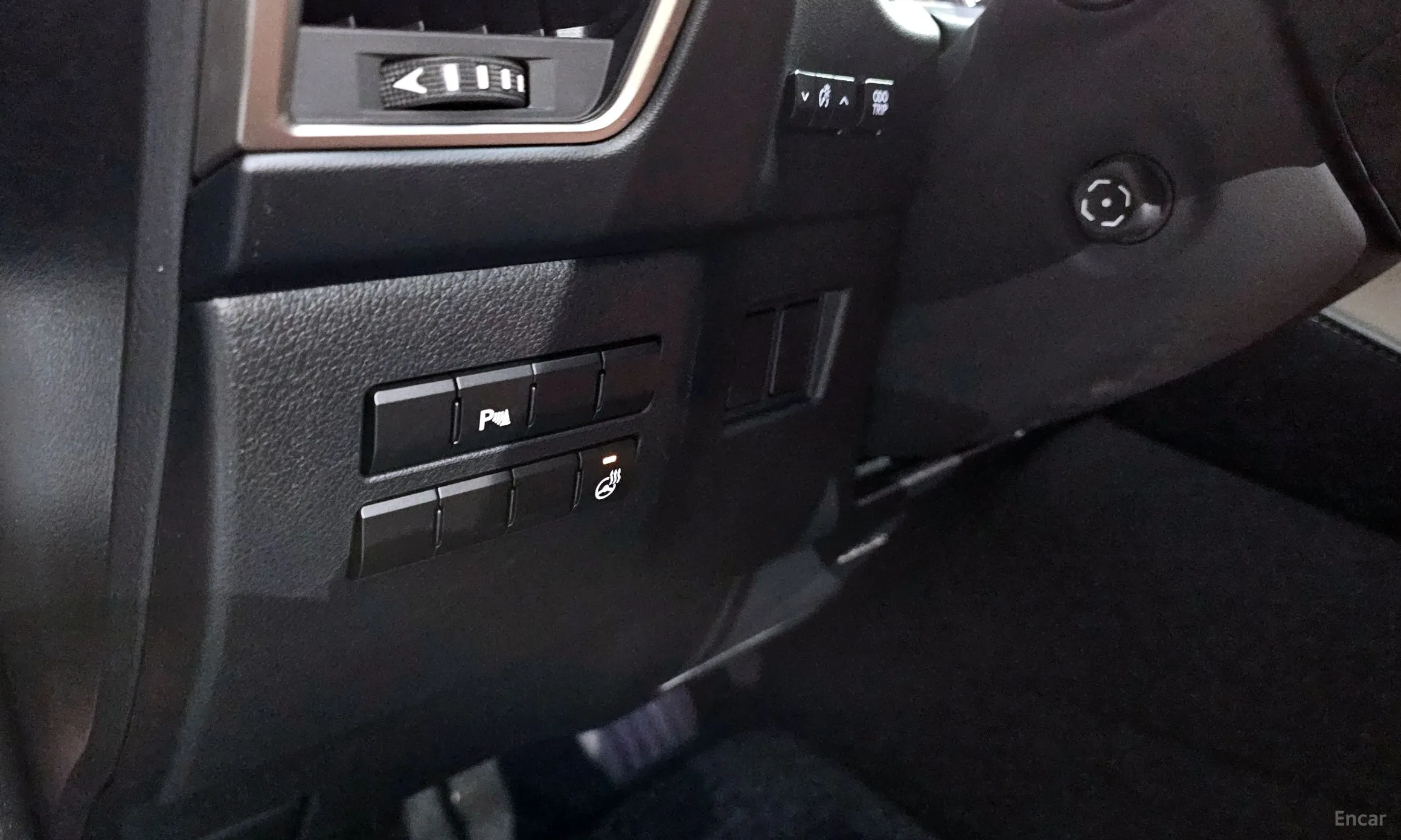 Lexus NX300h превью 14