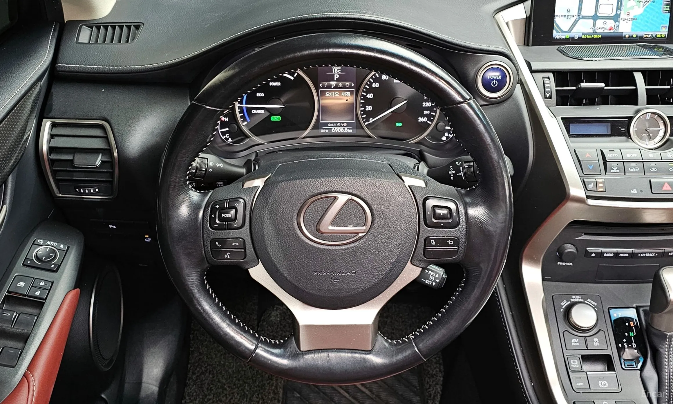 Lexus NX300h превью 15