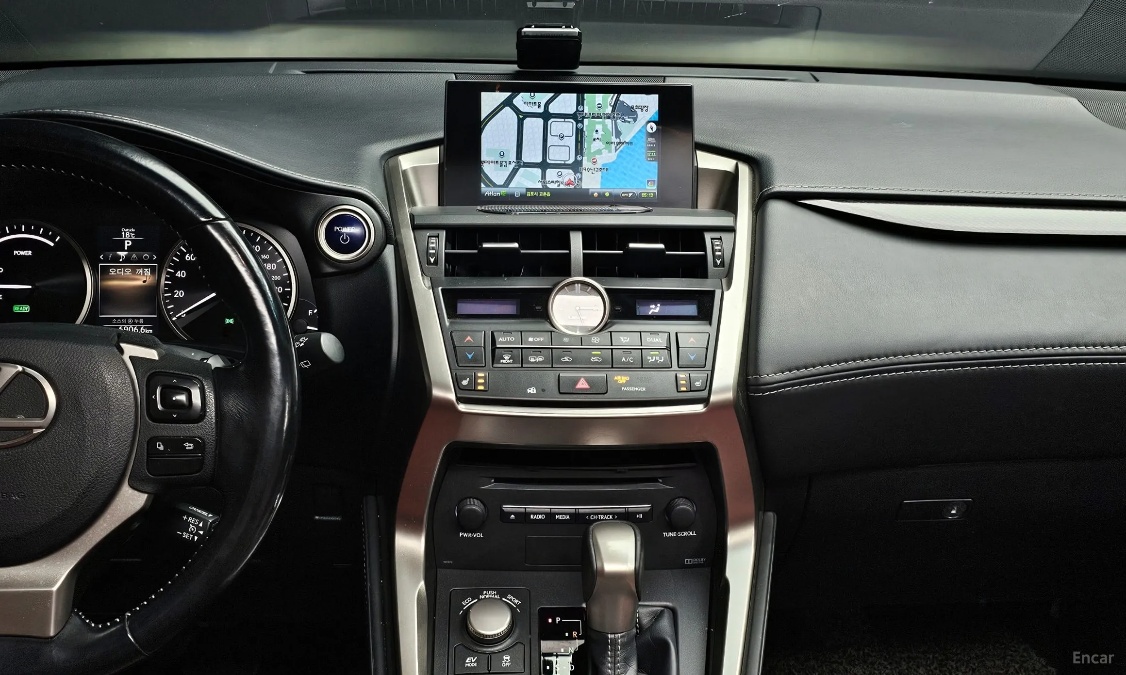 Lexus NX300h превью 16