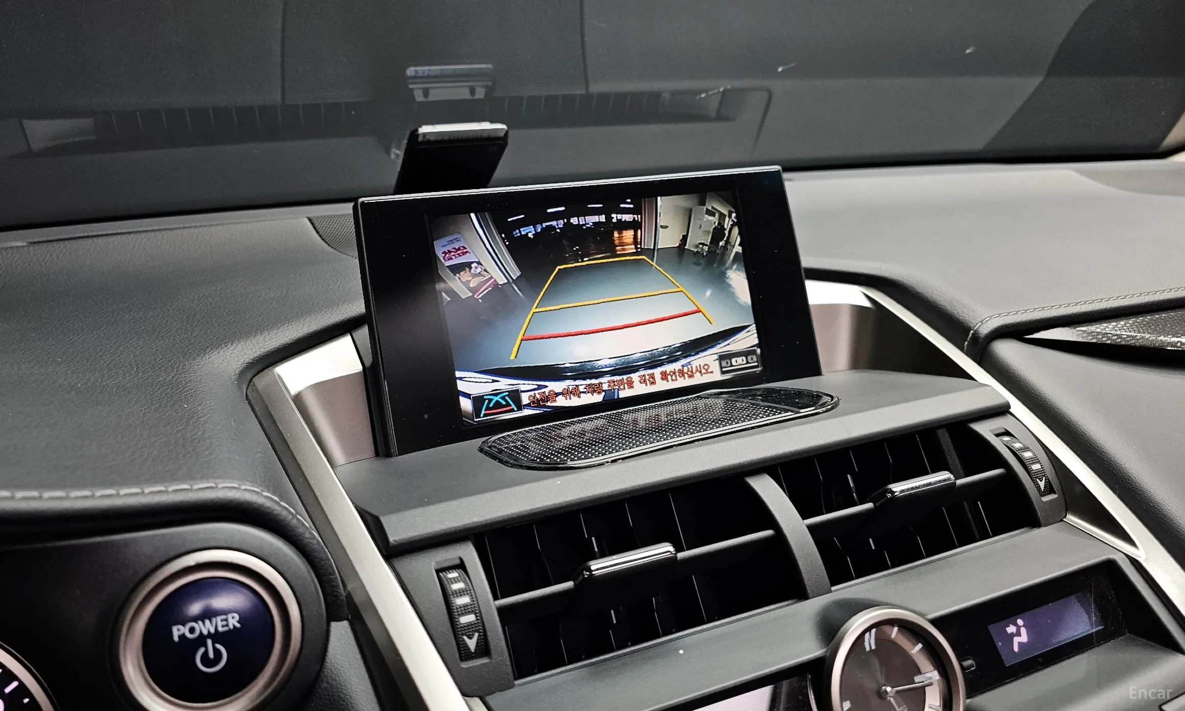 Lexus NX300h превью 17