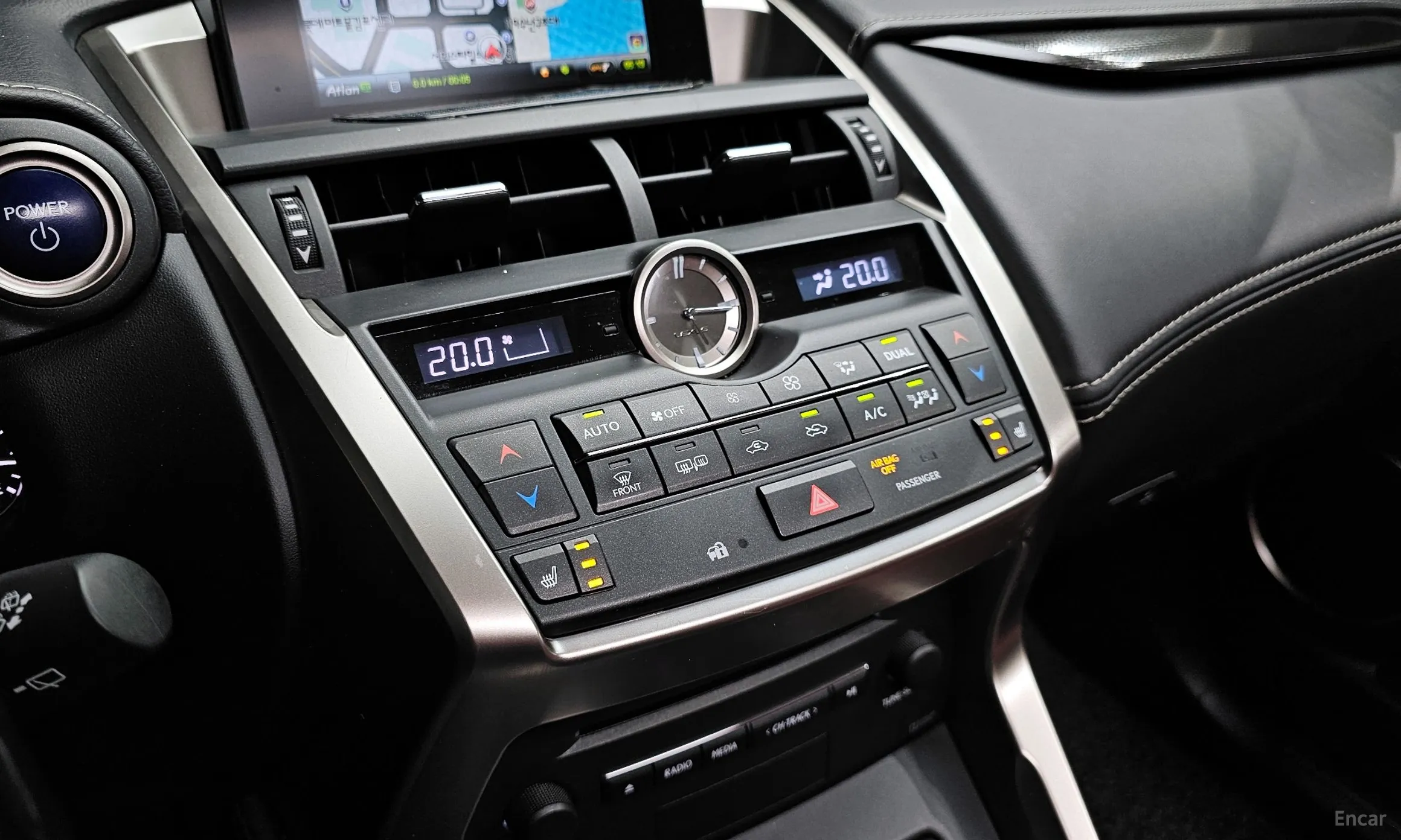 Lexus NX300h превью 18