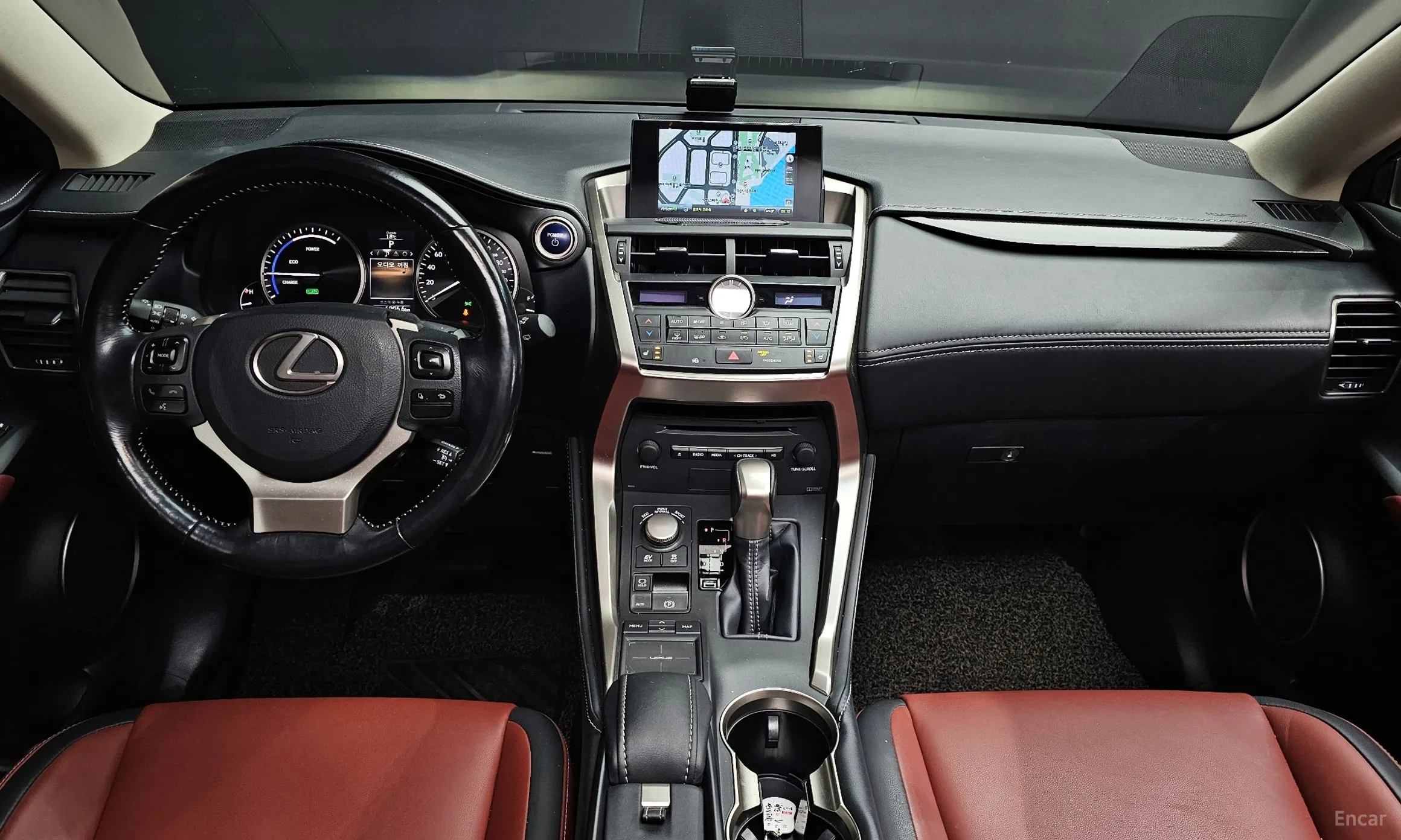 Lexus NX300h превью 7