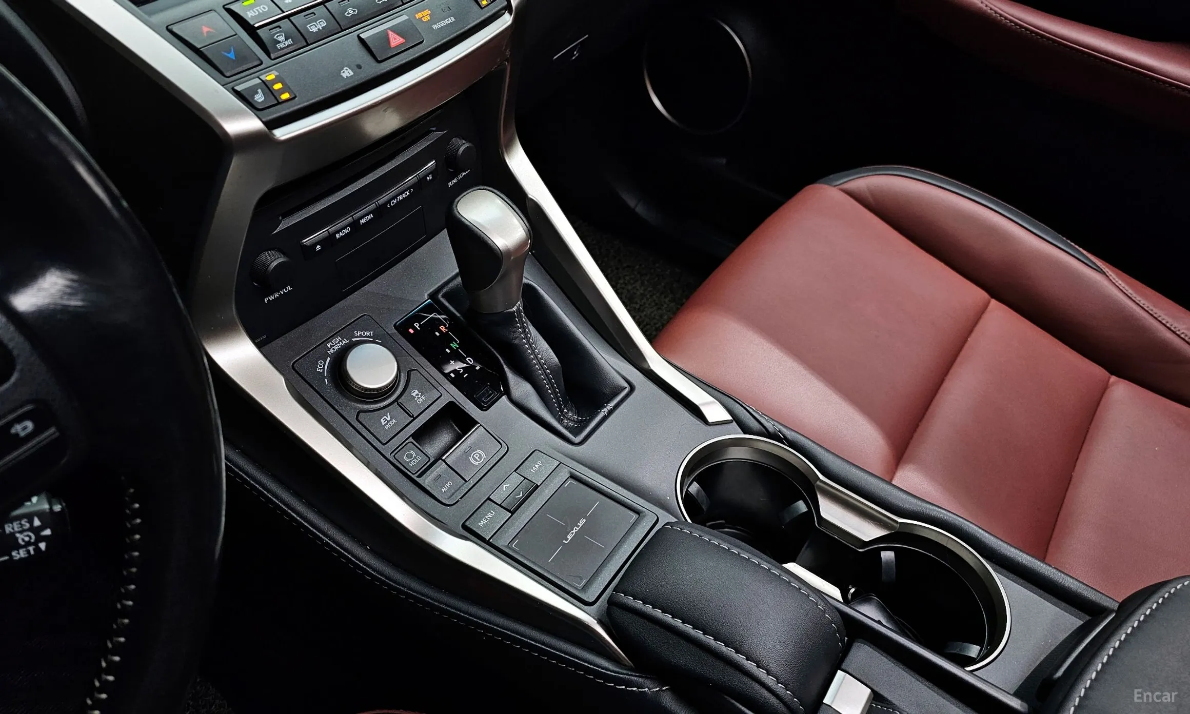 Lexus NX300h превью 9