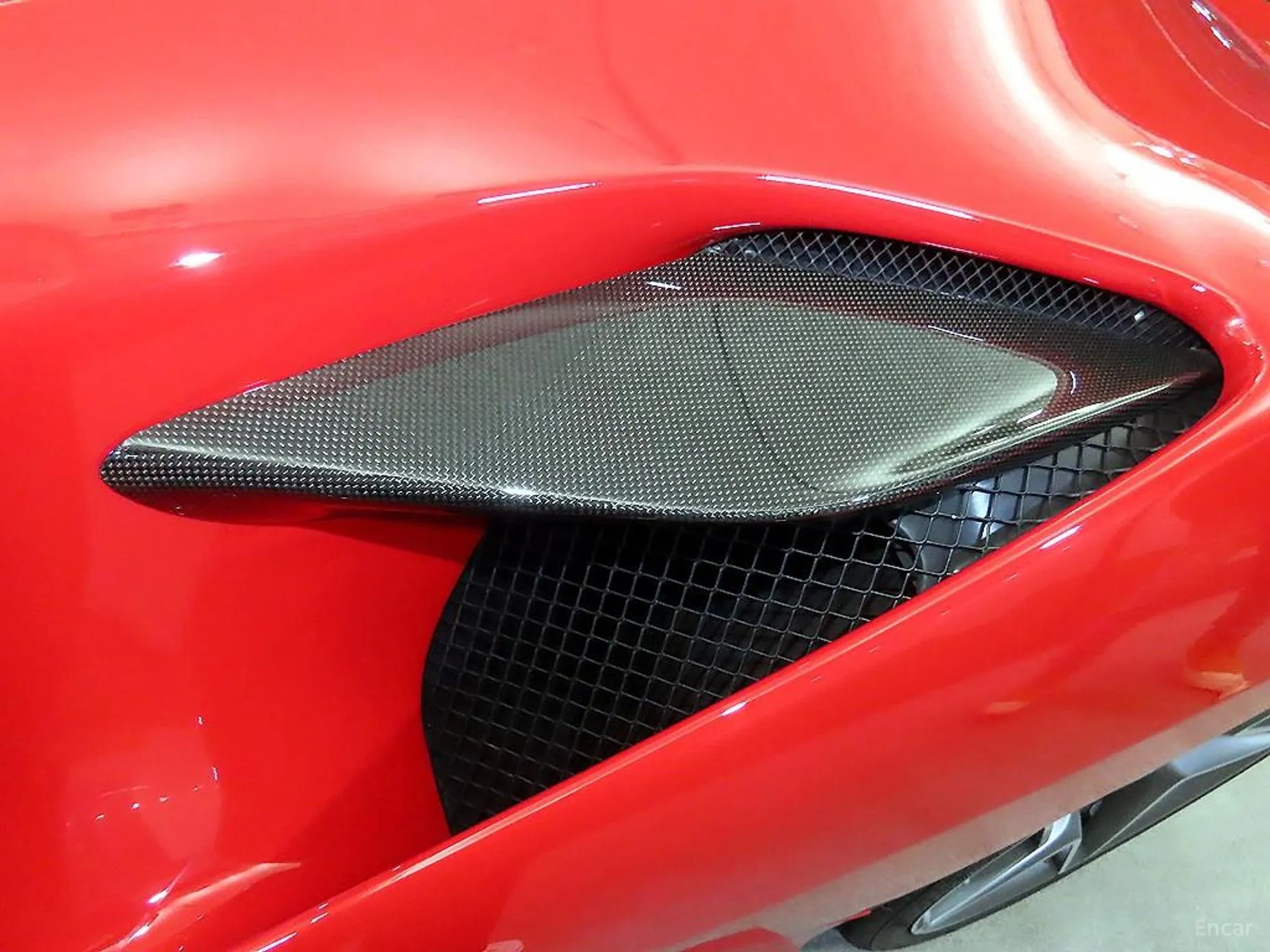 Ferrari F8 Tributo превью 12