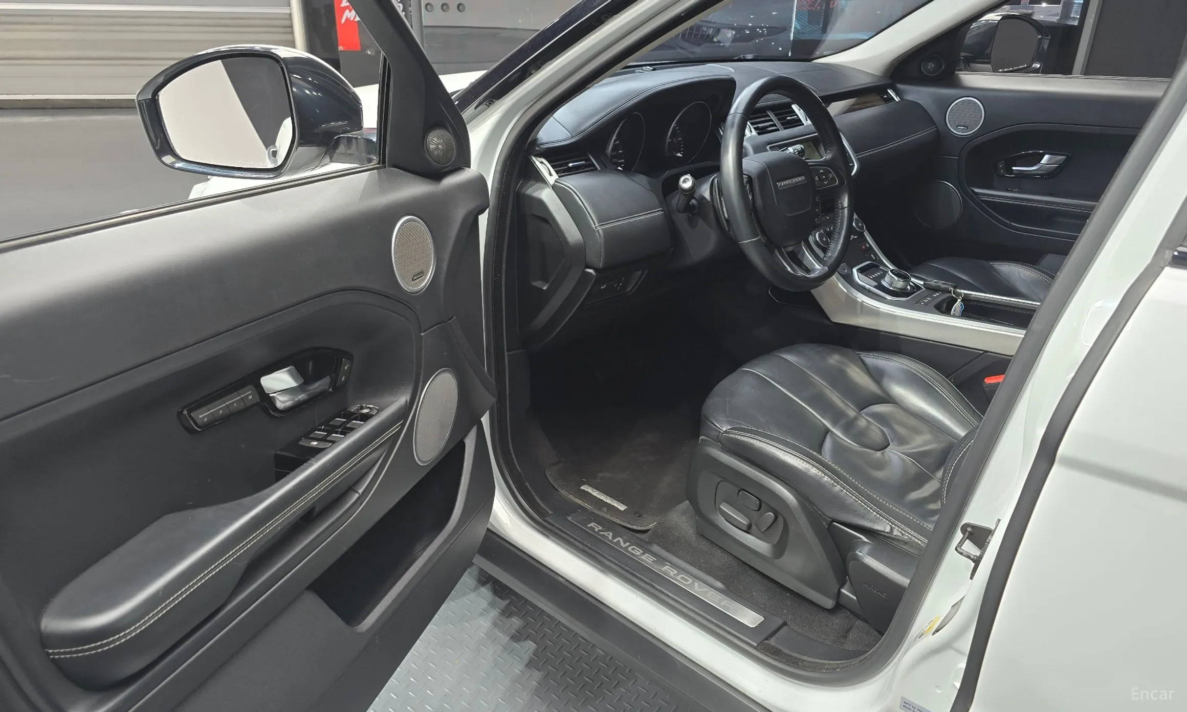 Land Rover Range Rover Evoque превью 11
