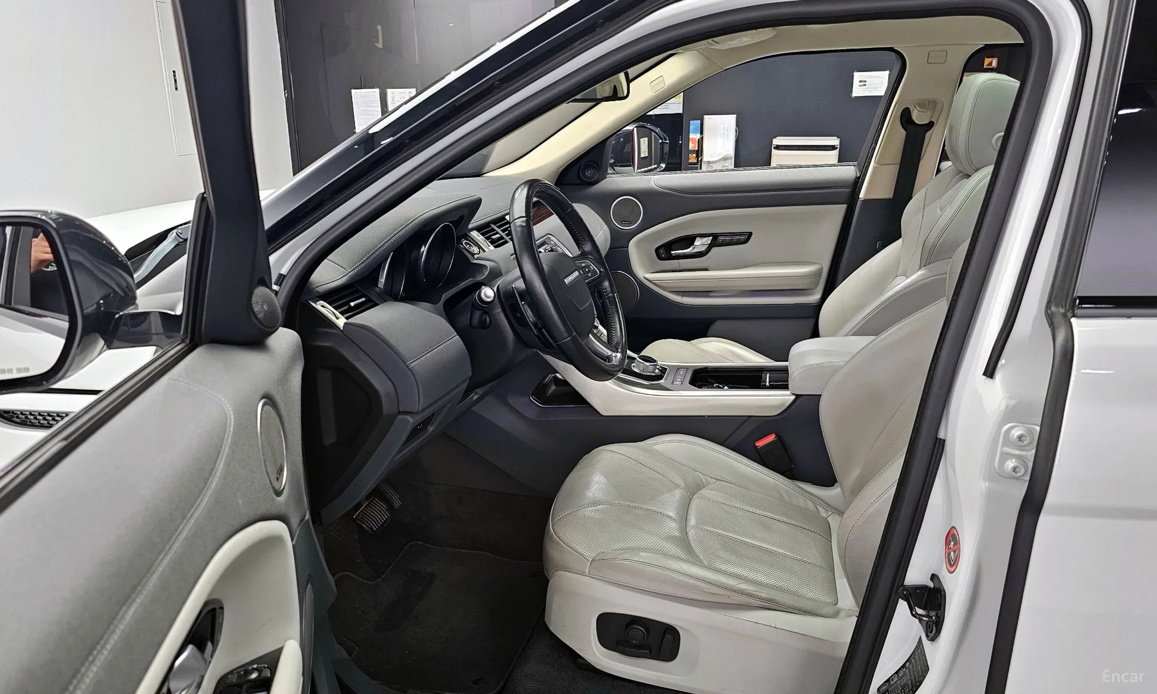 Land Rover Range Rover Evoque превью 10