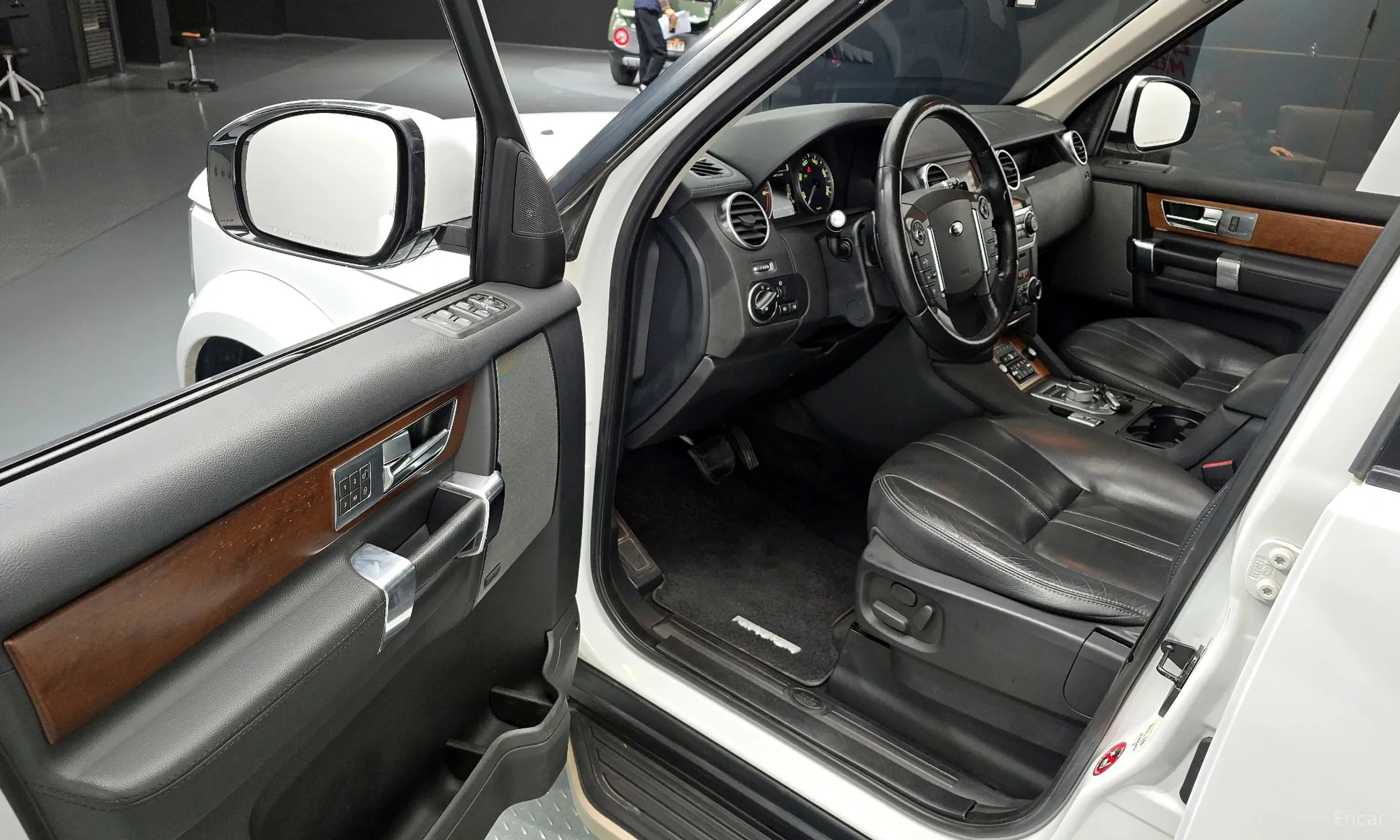 Land Rover Discovery 4 превью 10