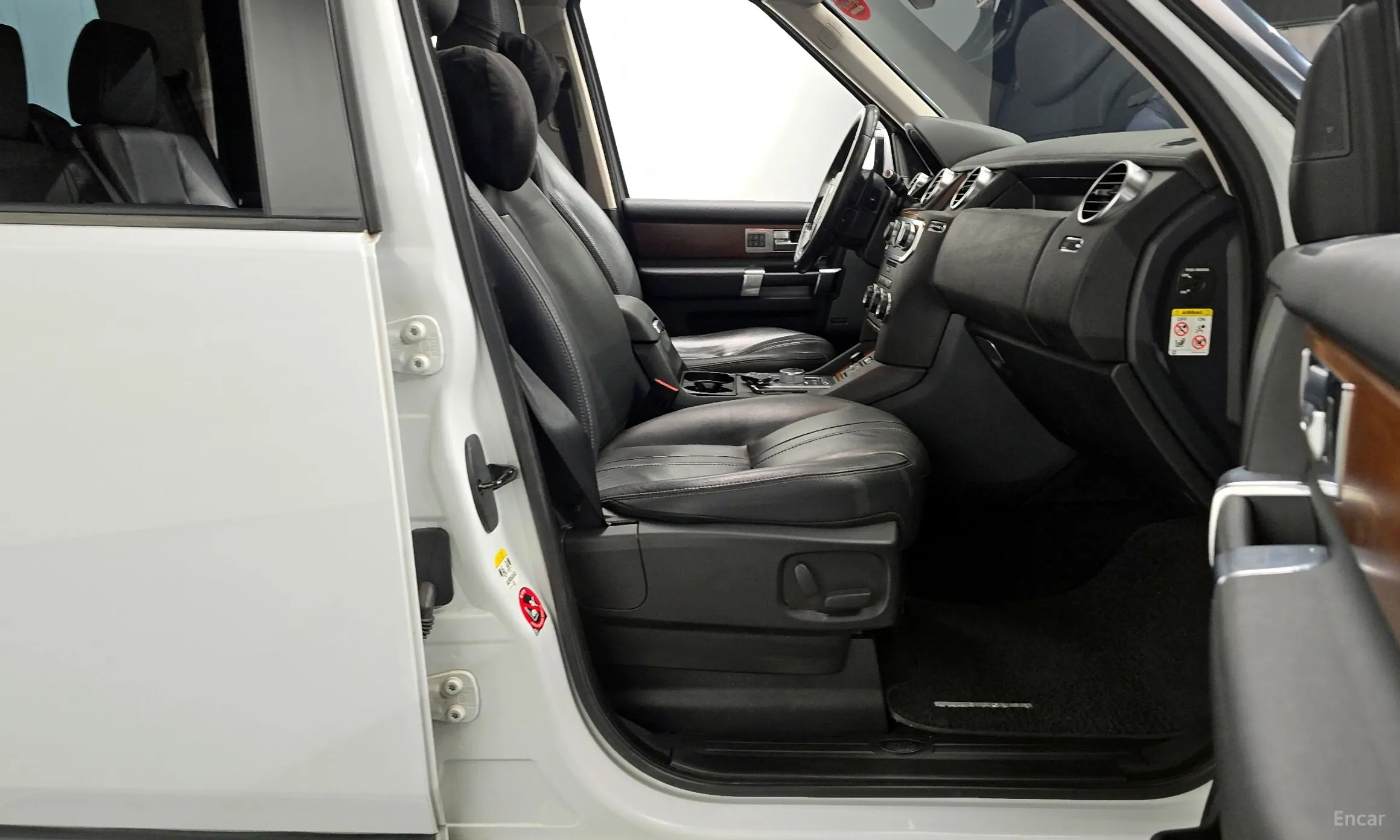 Land Rover Discovery 4 превью 11