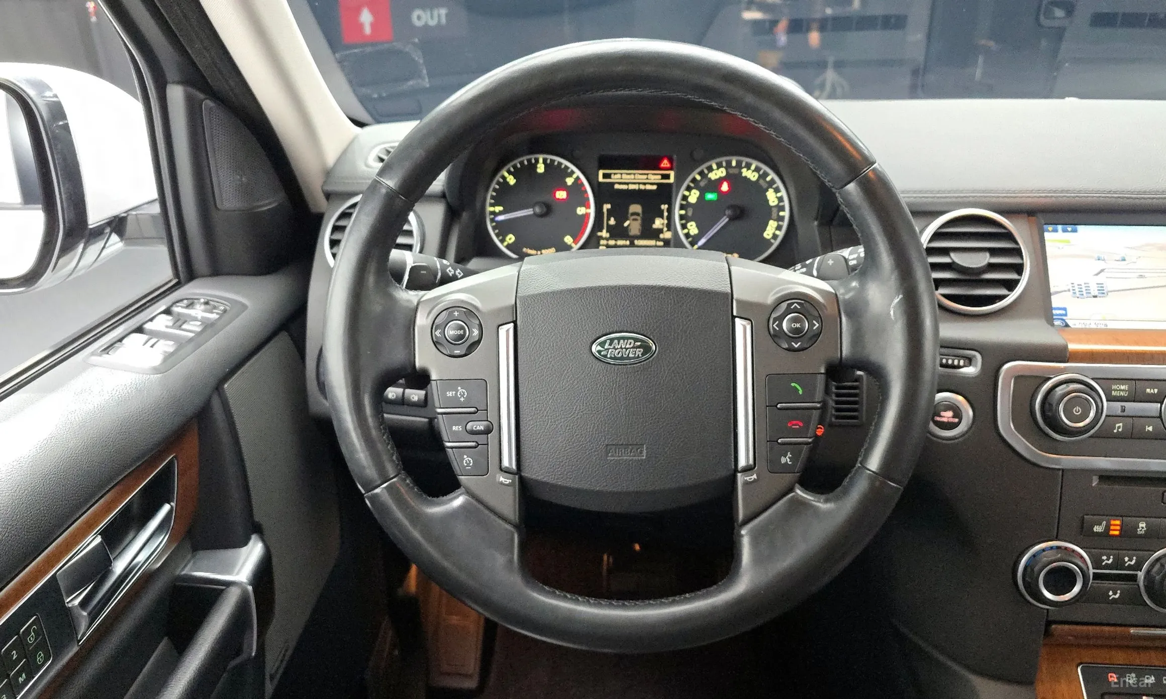 Land Rover Discovery 4 превью 14