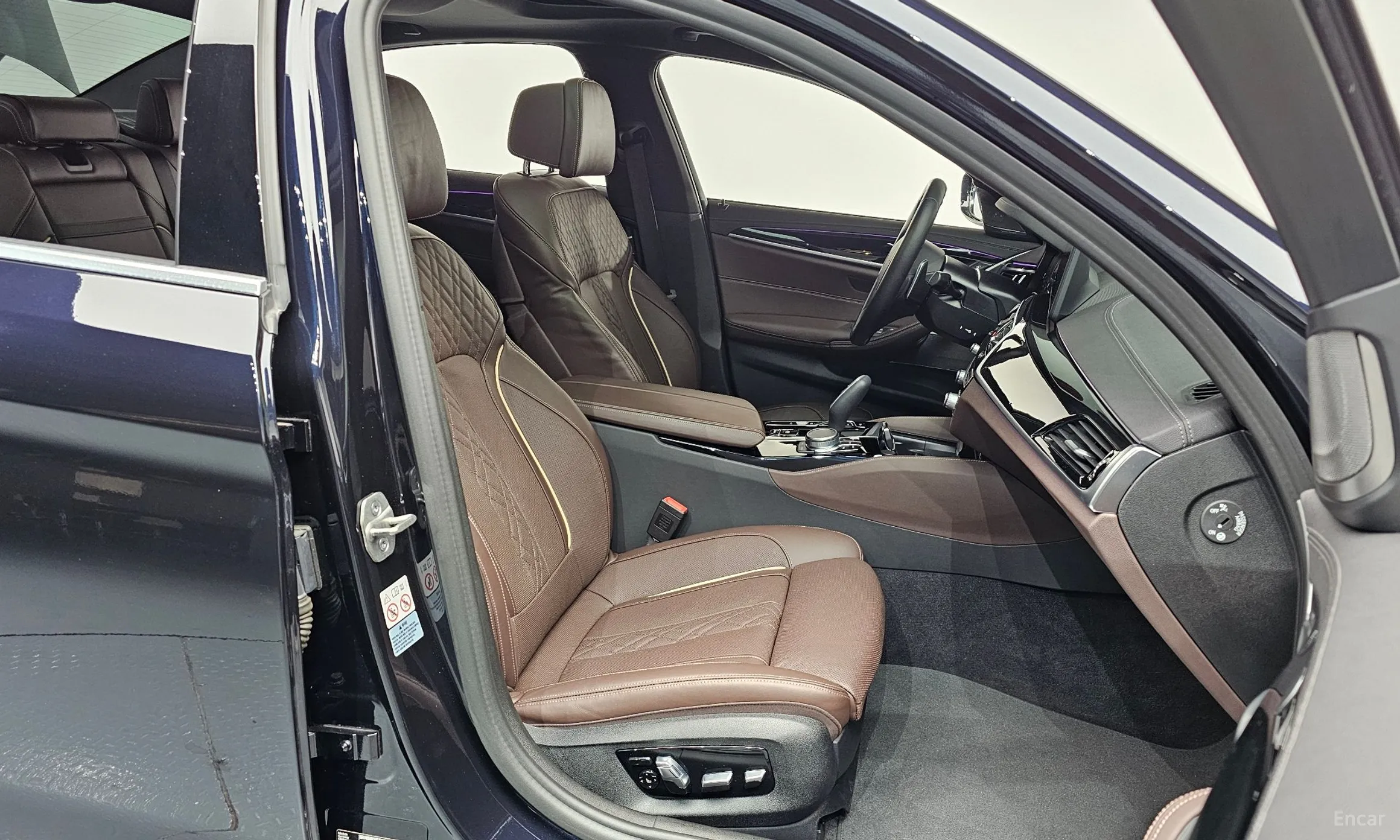 BMW 5 Series (G30) превью 10