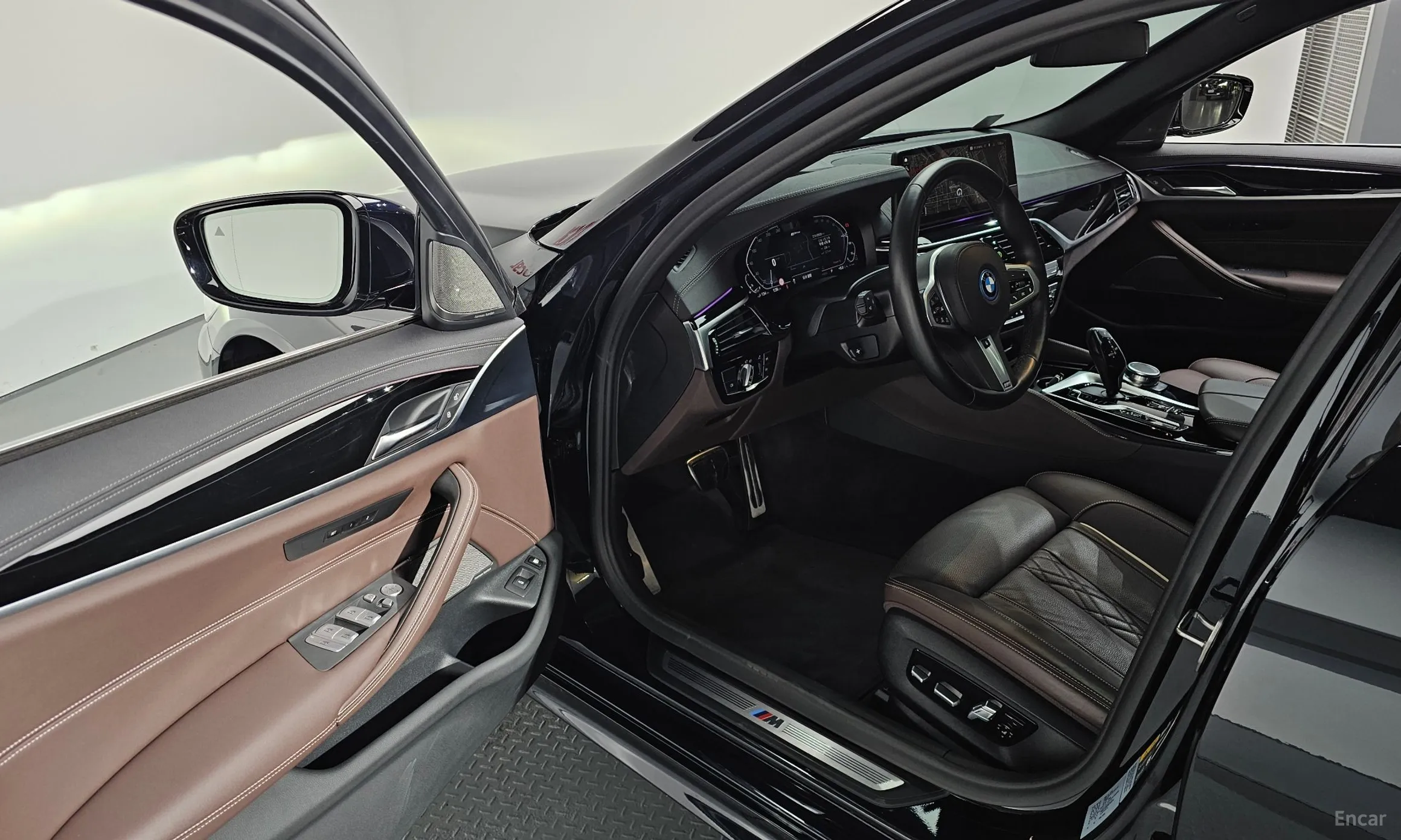 BMW 5 Series (G30) превью 11
