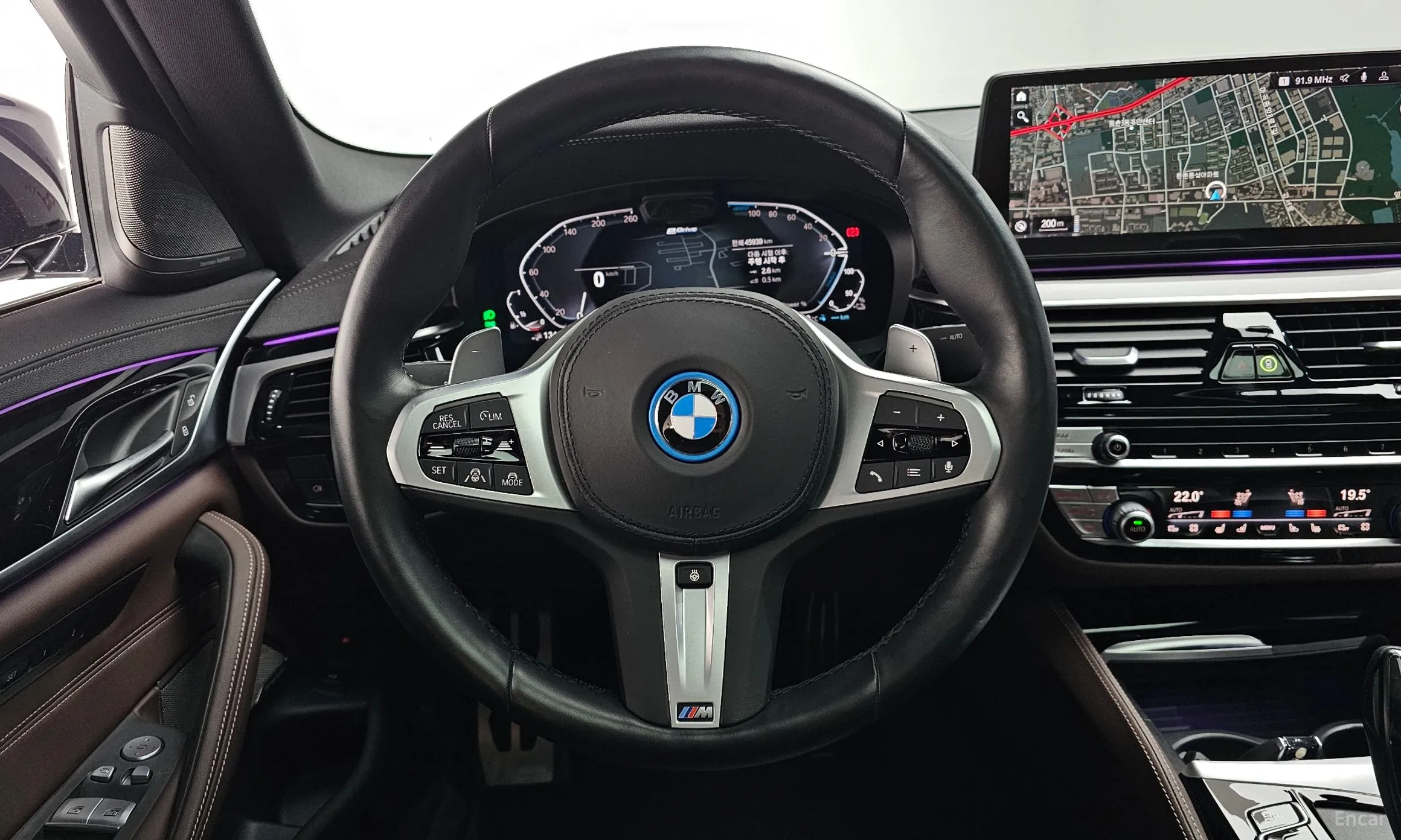 BMW 5 Series (G30) превью 13