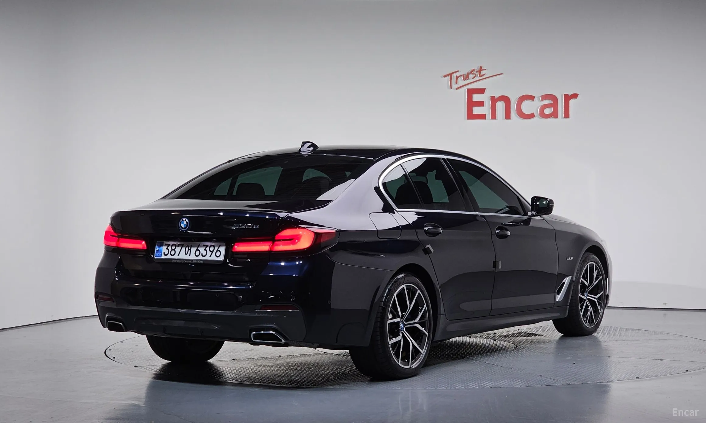 BMW 5 Series (G30) превью 2