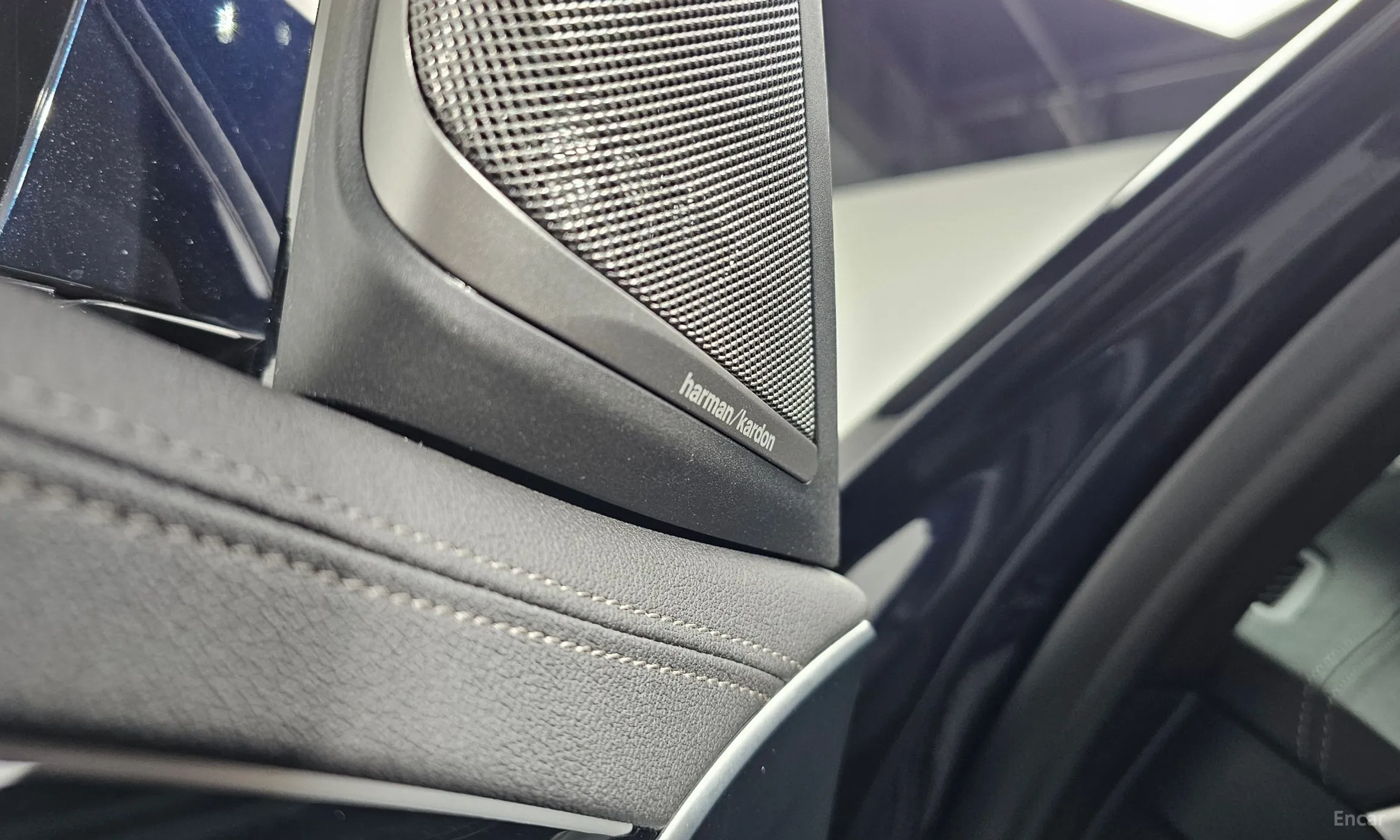 BMW 5 Series (G30) превью 18