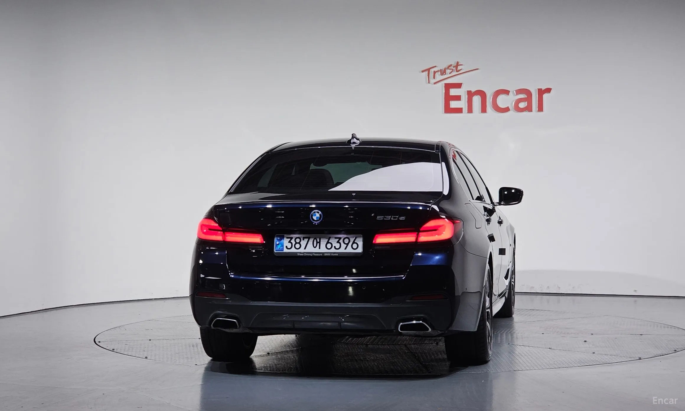 BMW 5 Series (G30) превью 4