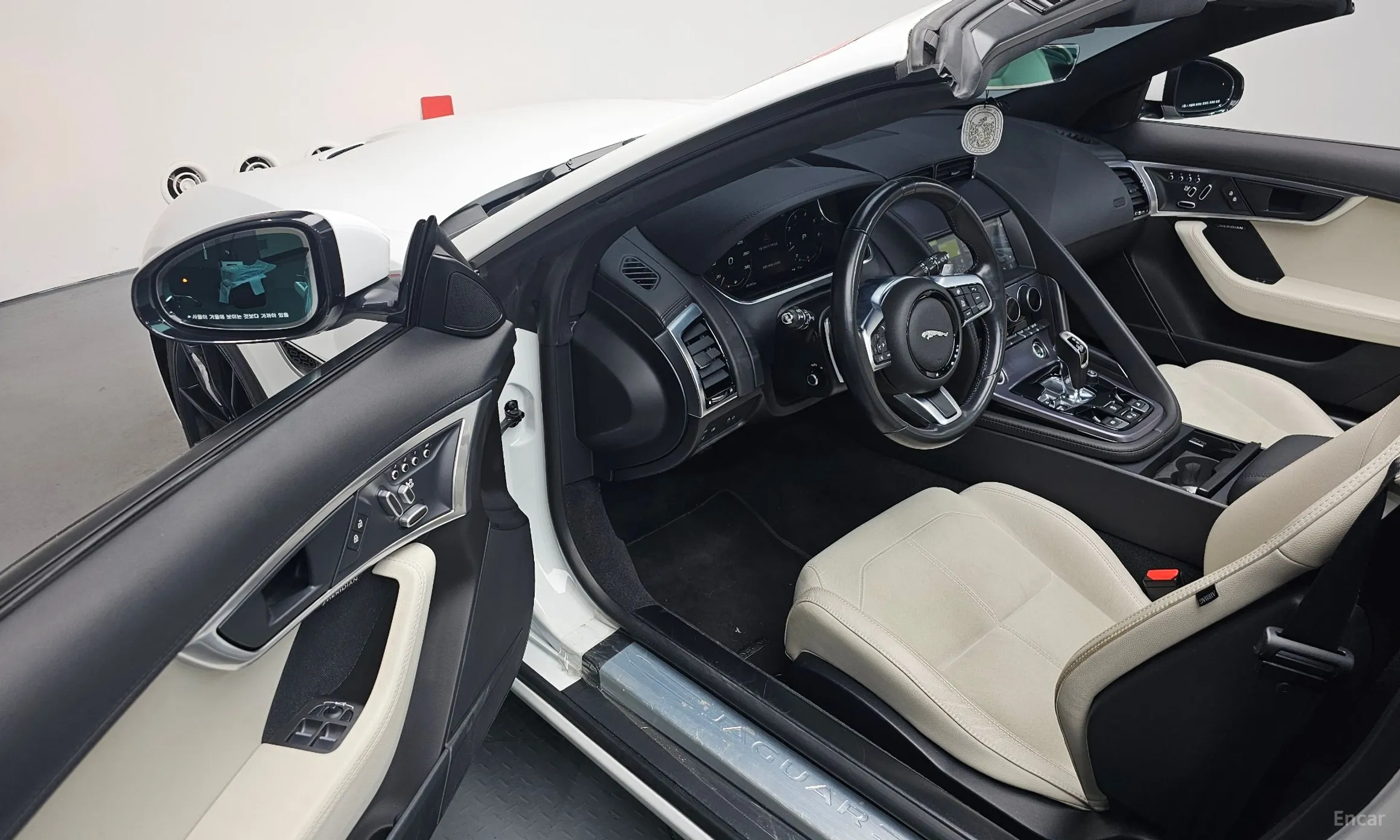 Jaguar F-TYPE превью 11