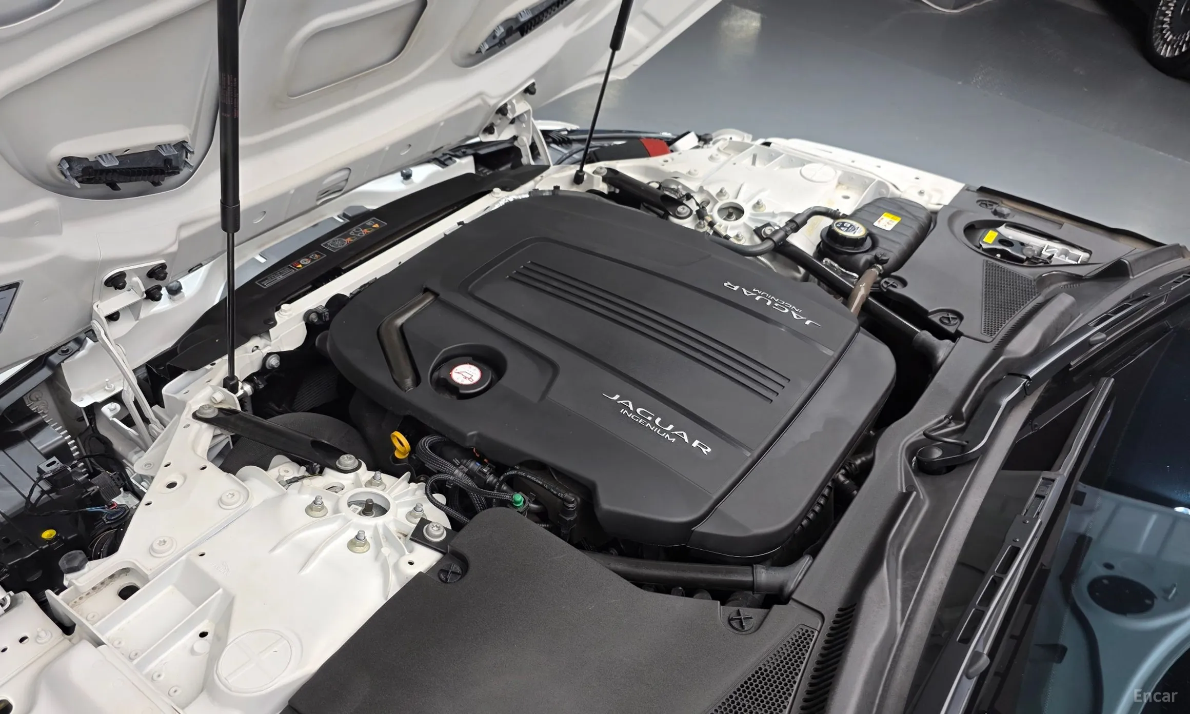 Jaguar F-TYPE превью 6