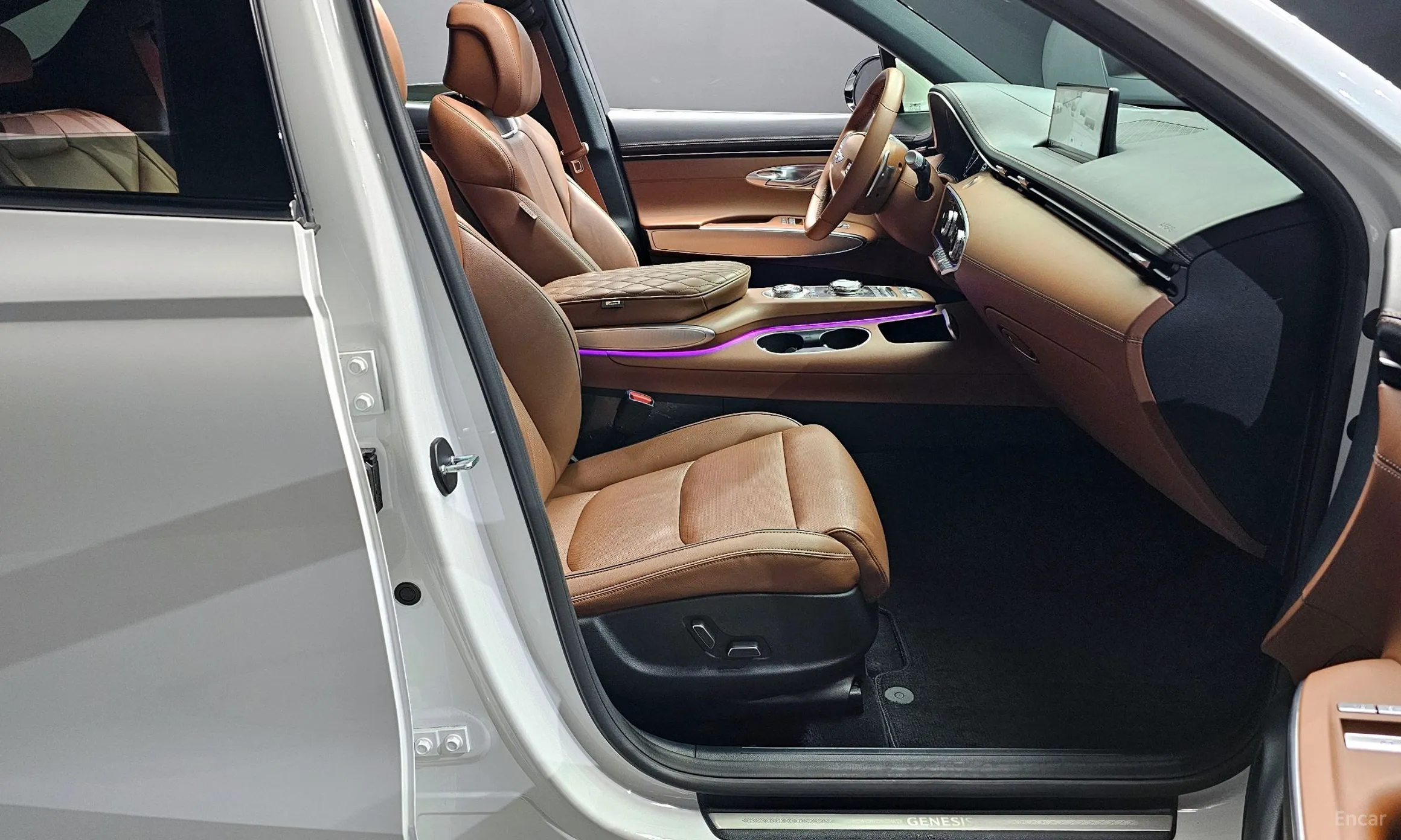 Genesis GV70 превью 10