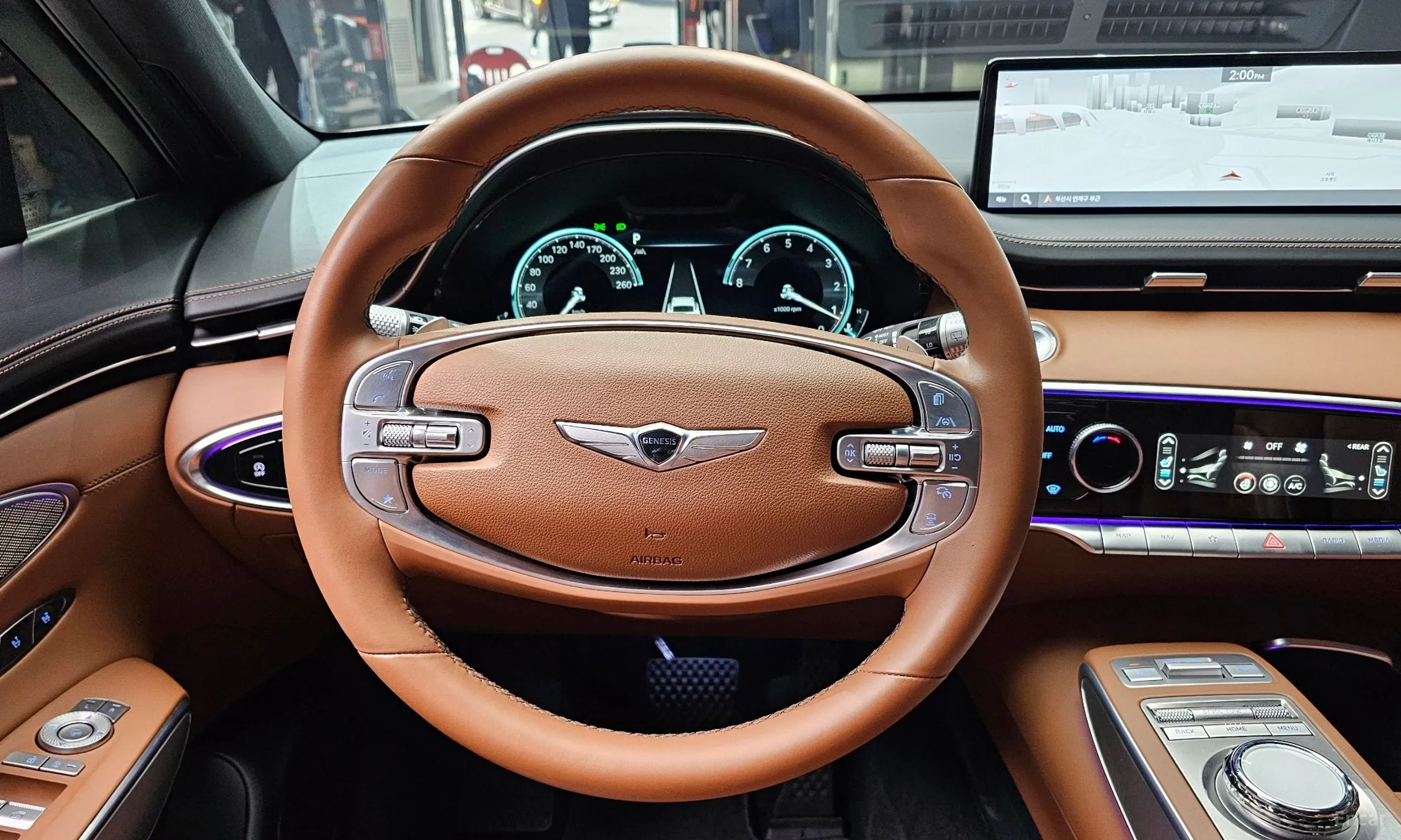 Genesis GV70 превью 14