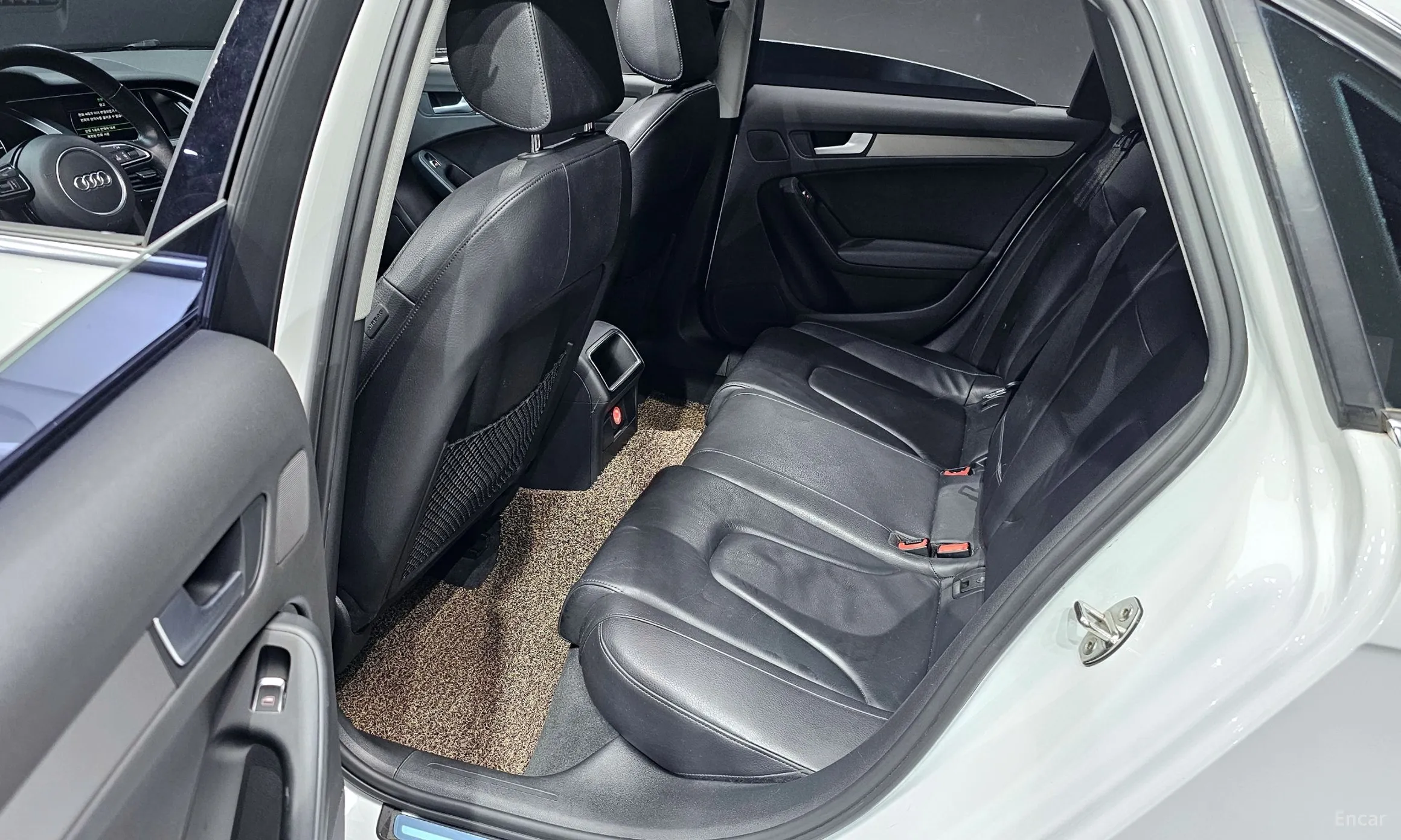 Audi New A4 превью 12