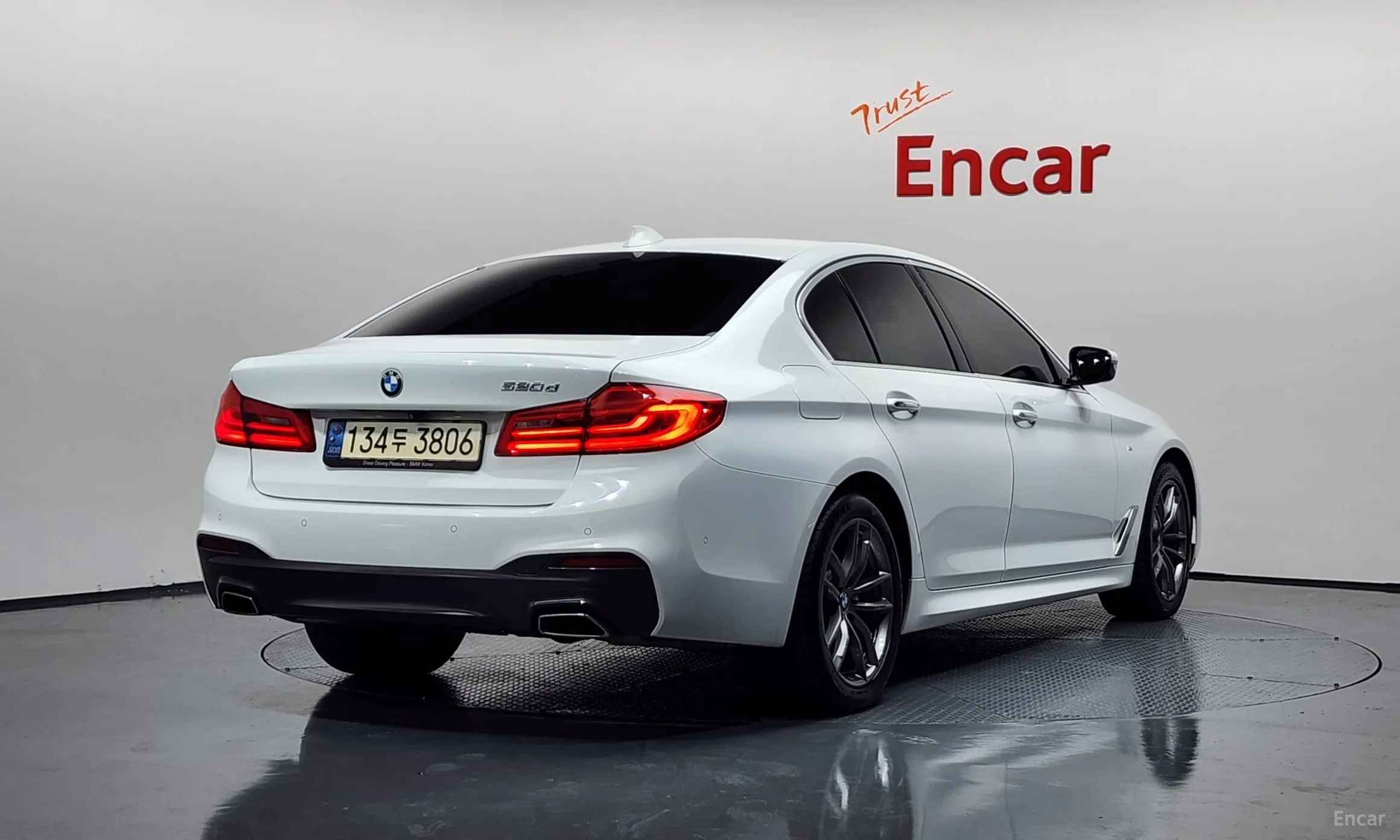 BMW 5 Series (G30) превью 2