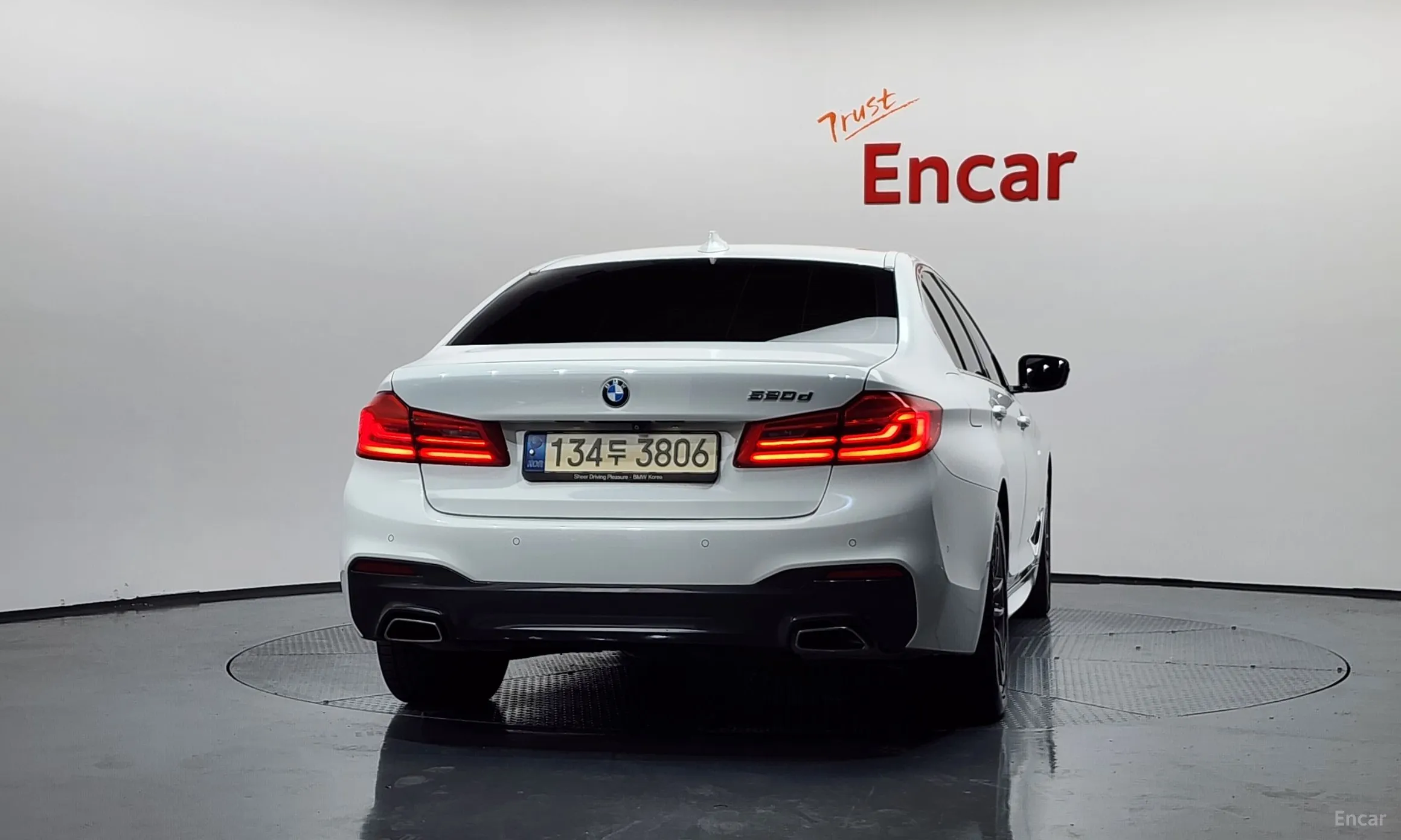 BMW 5 Series (G30) превью 4