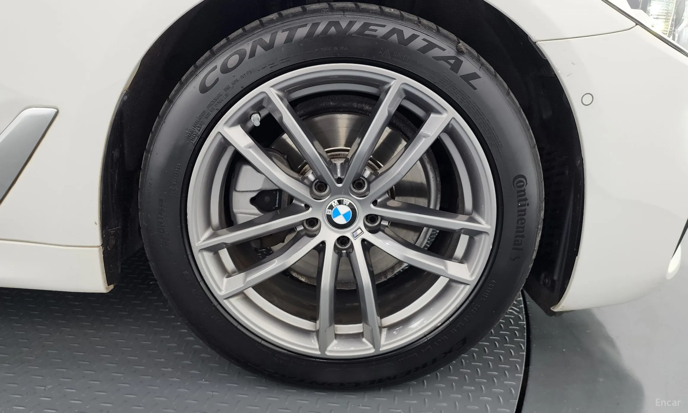 BMW 5 Series (G30) превью 5