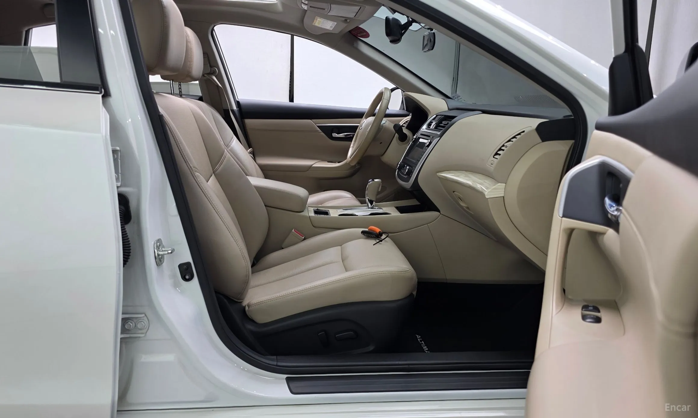 Nissan Altima превью 10