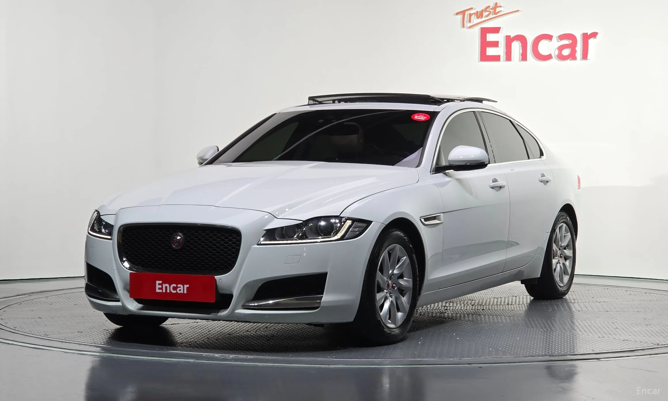 Jaguar XF (x260)