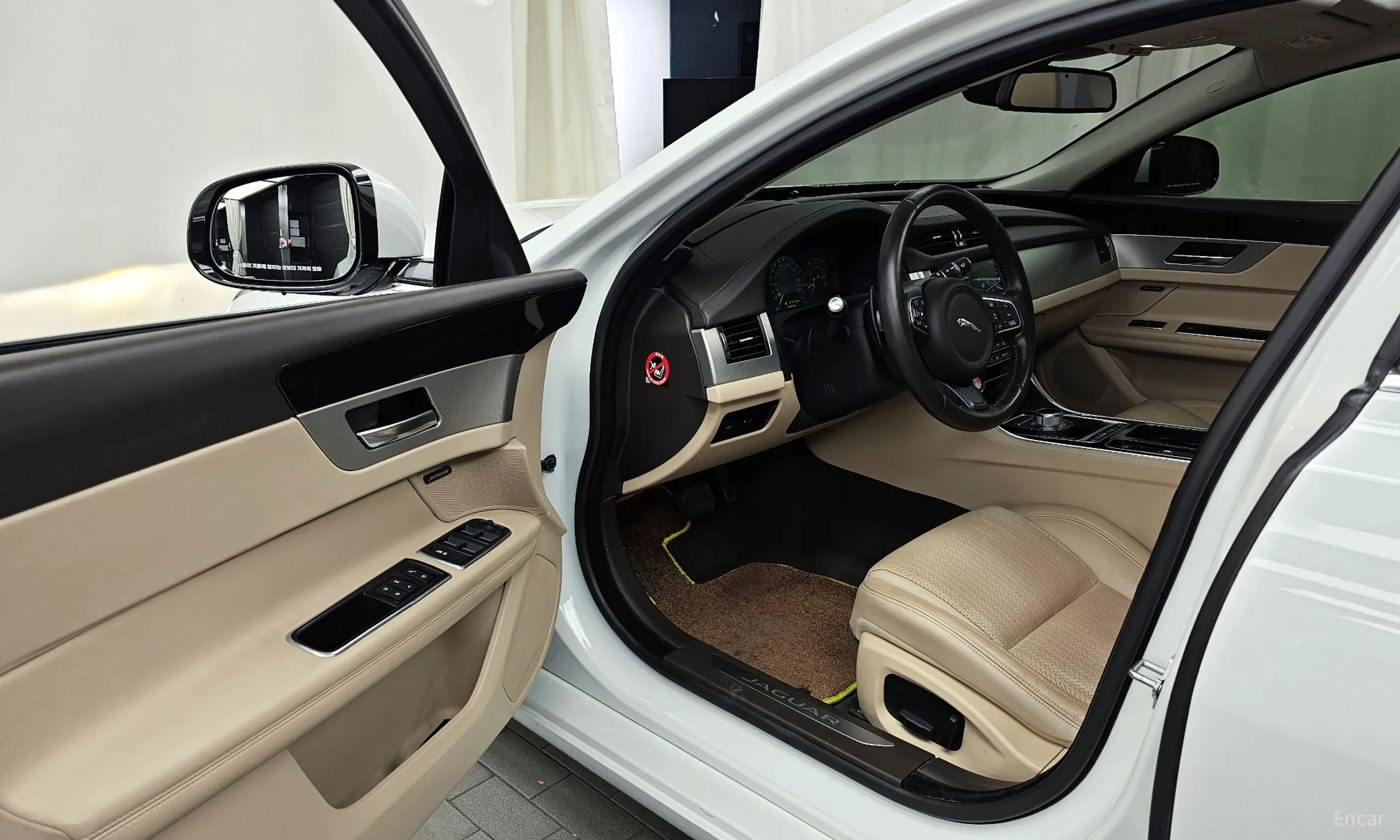 Jaguar XF (x260) превью 10